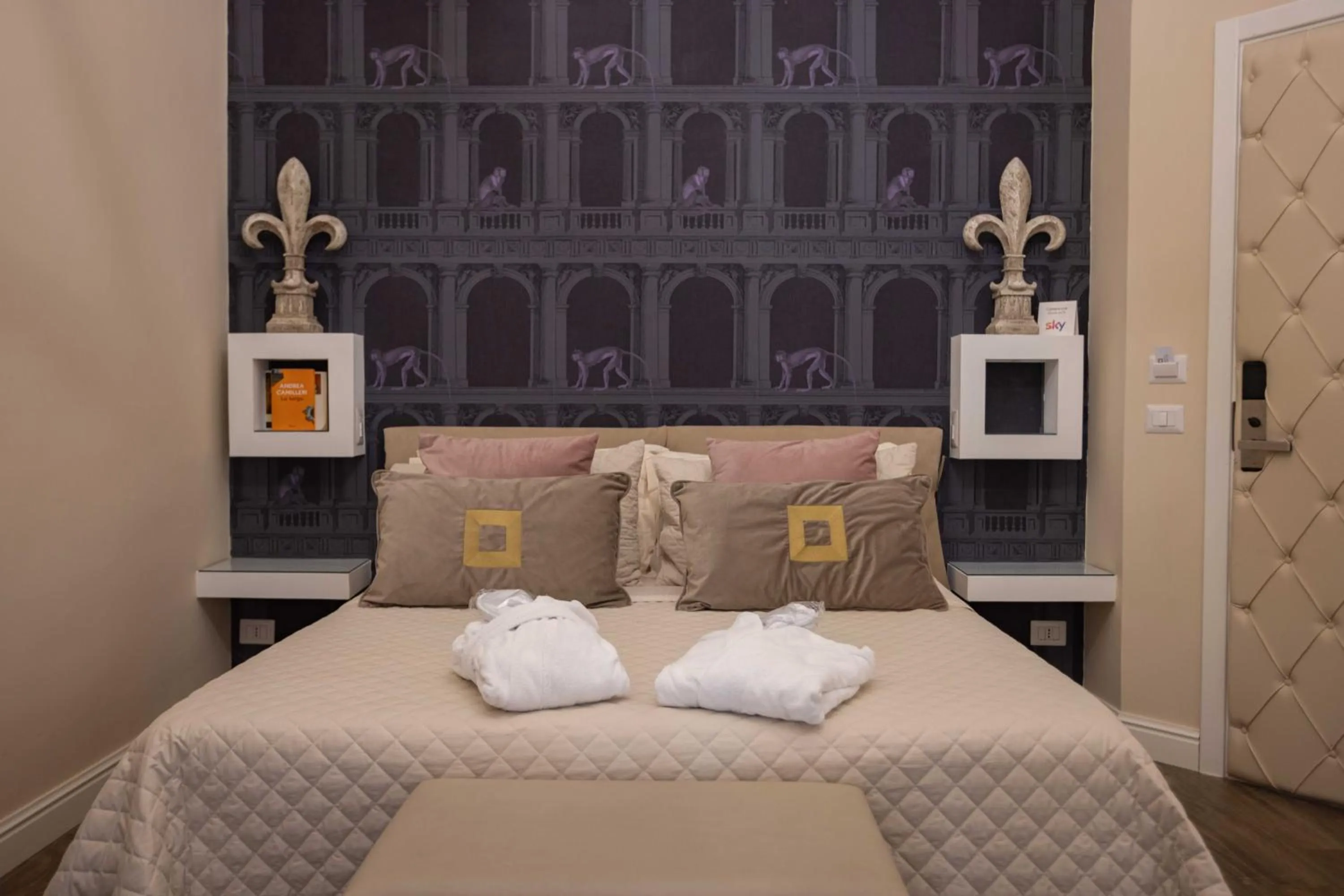 Bed in Domus Deorum Deluxe