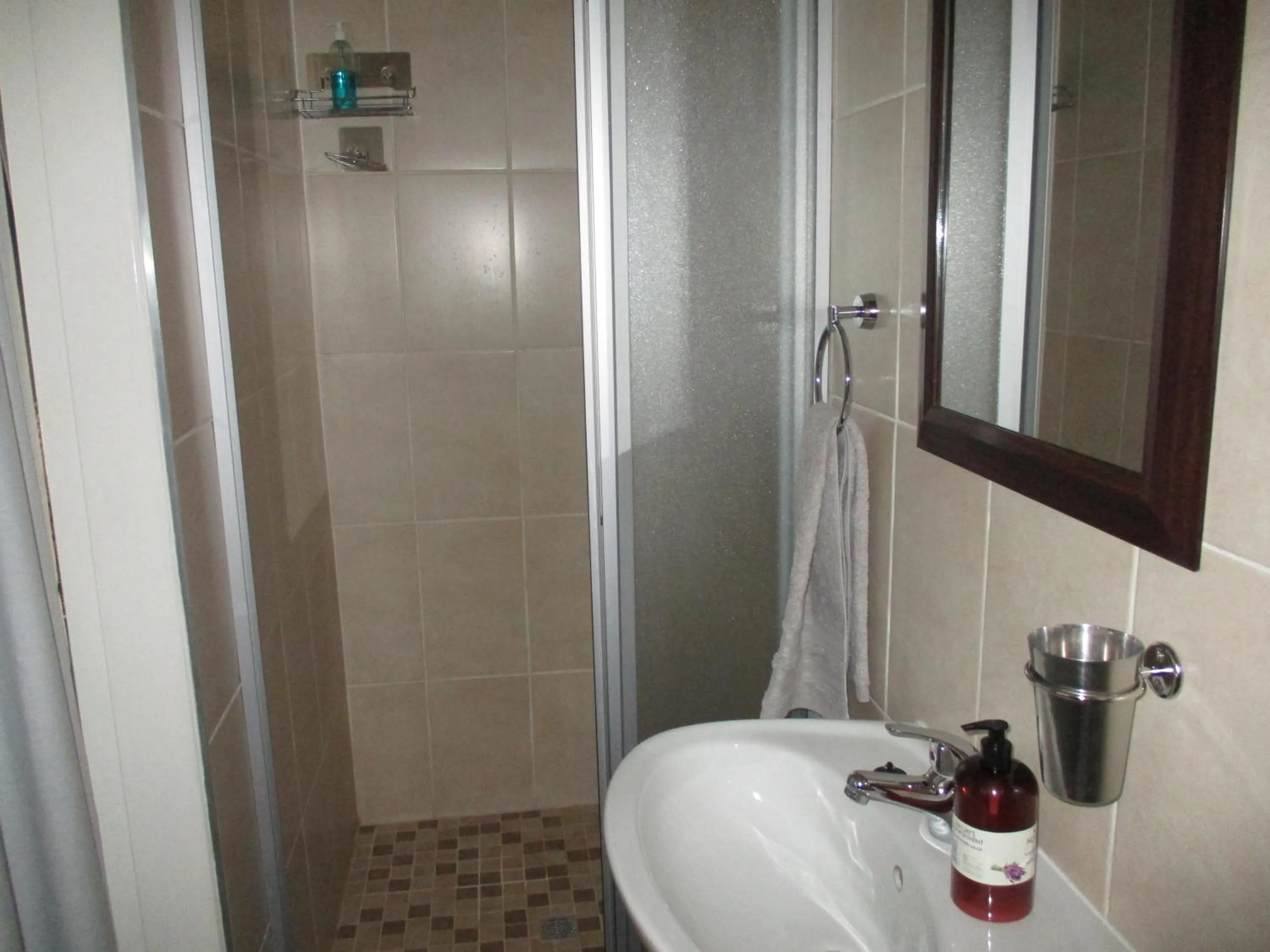 Bathroom in White Rose Guest House