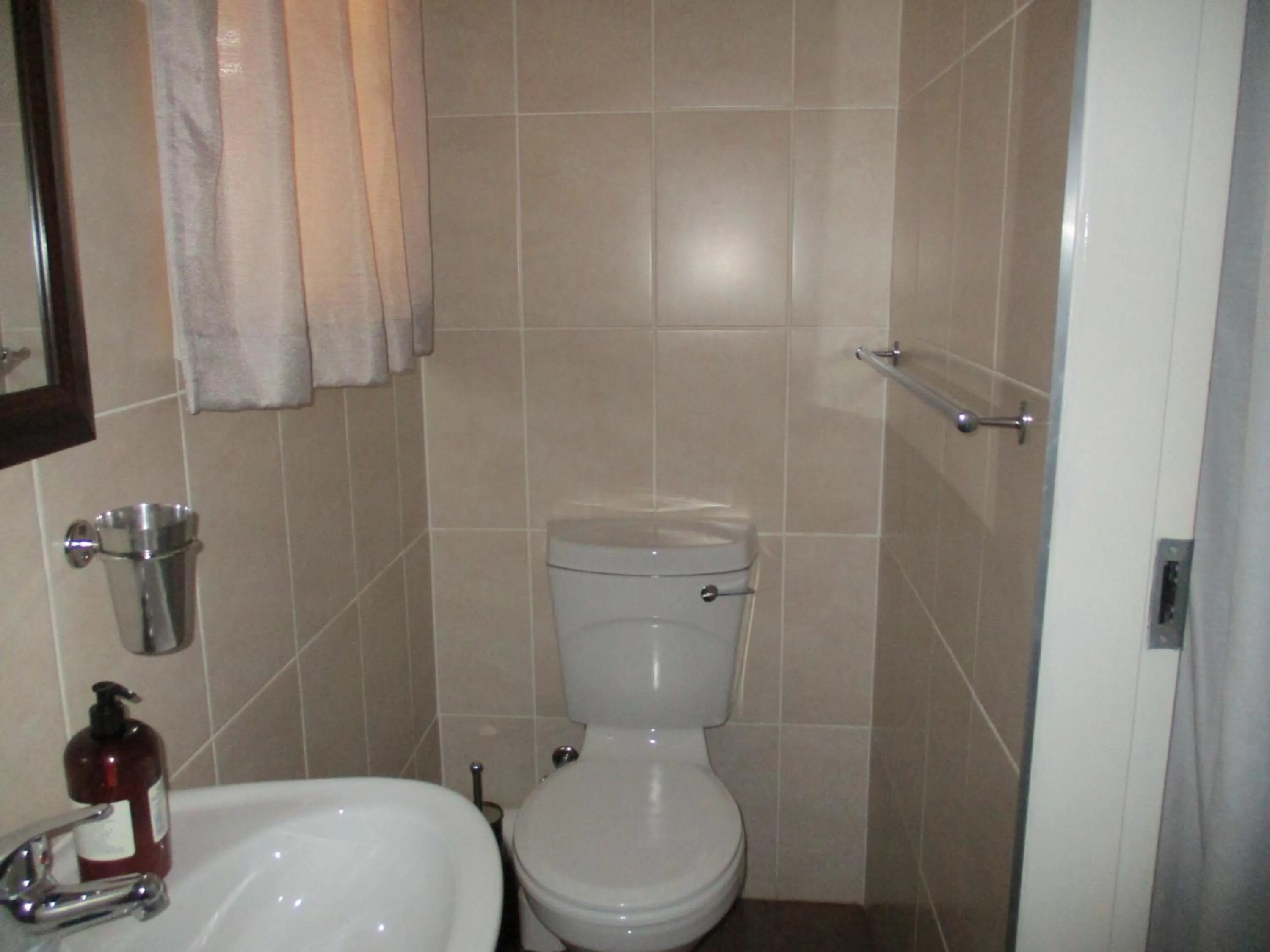 Bathroom in White Rose Guest House