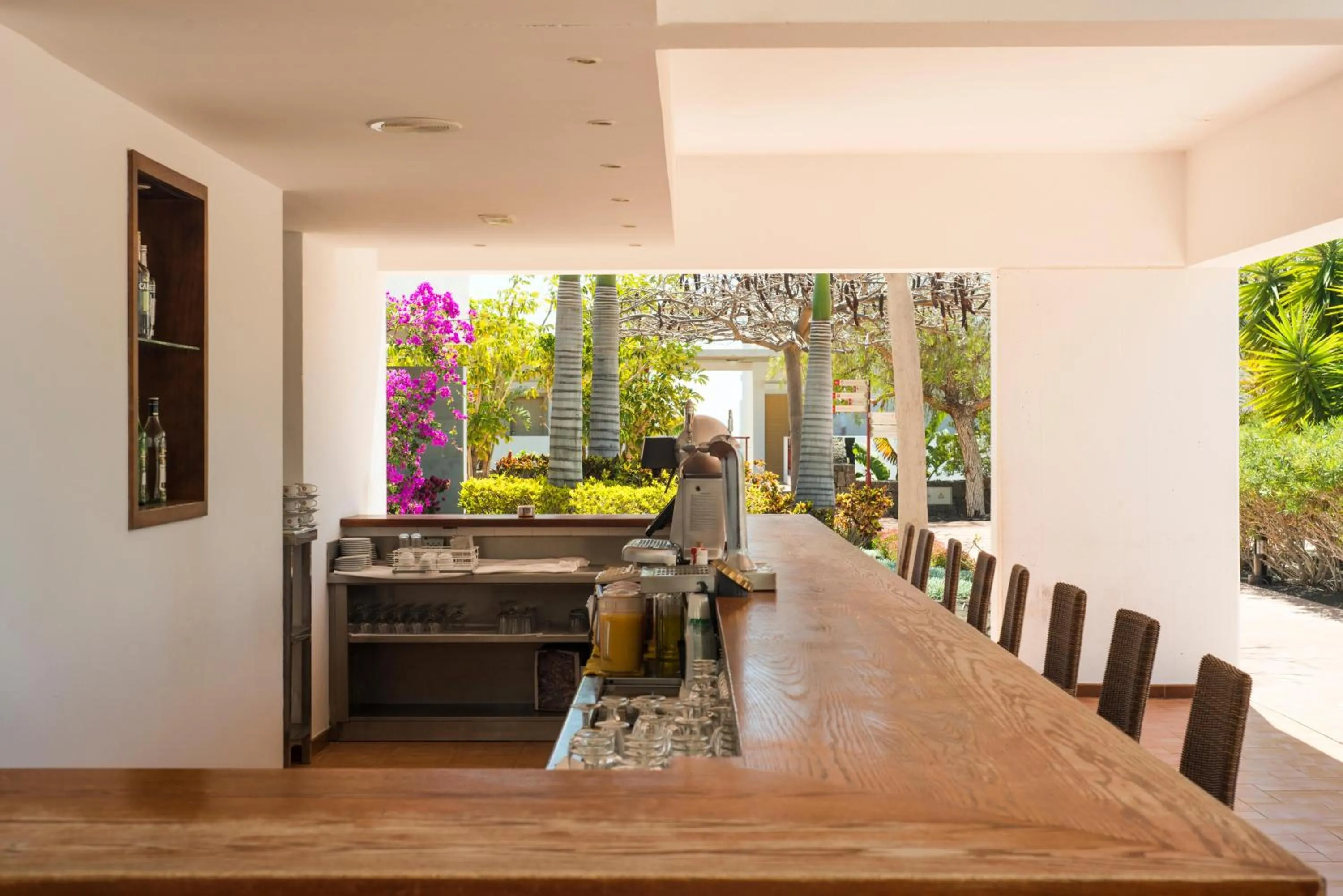 Lounge or bar in Hotel Costa Calero Thalasso & Spa