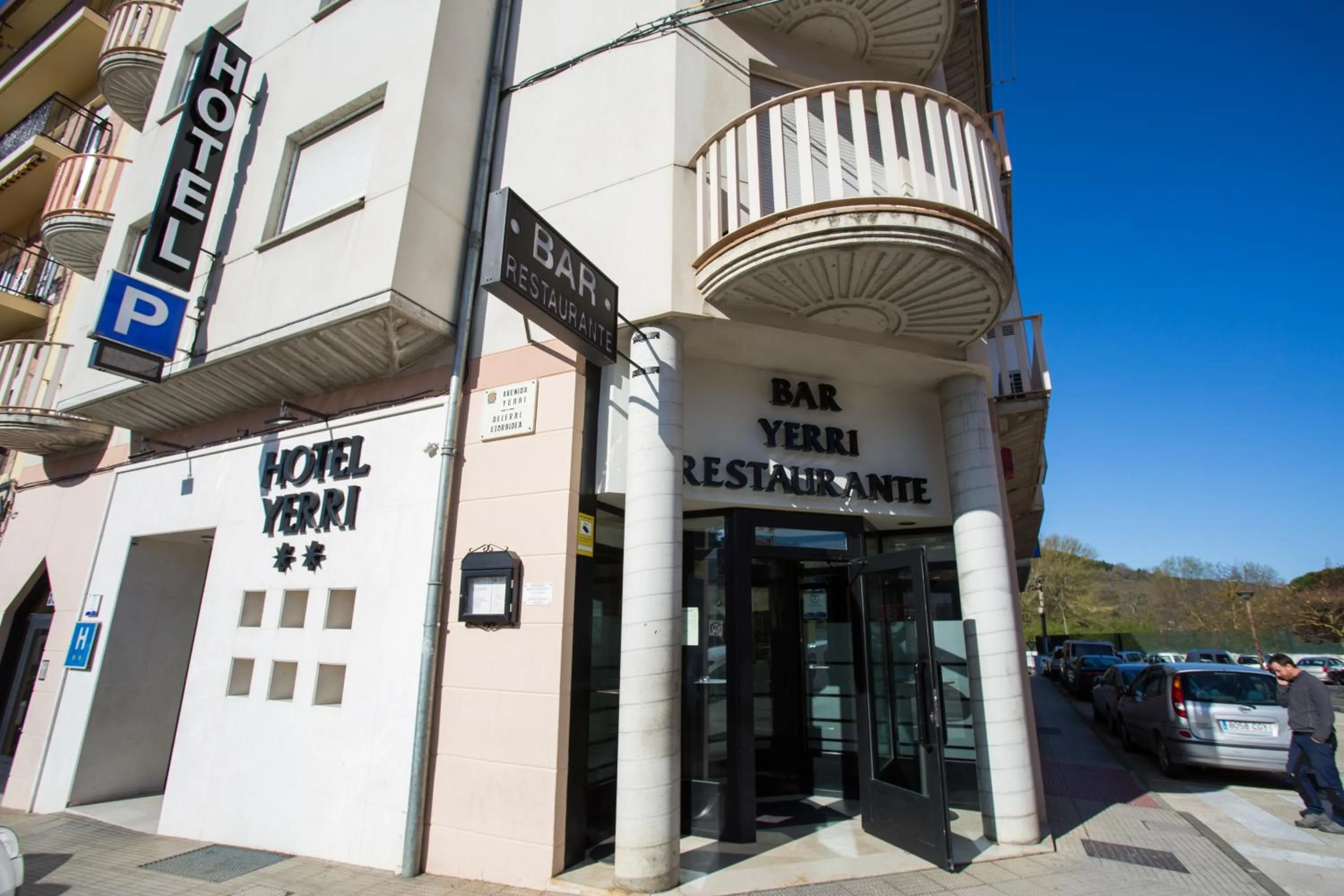 Facade/entrance in Hotel Yerri