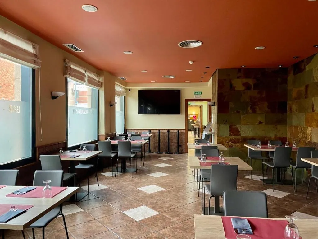 Restaurant/places to eat in Hotel Yerri