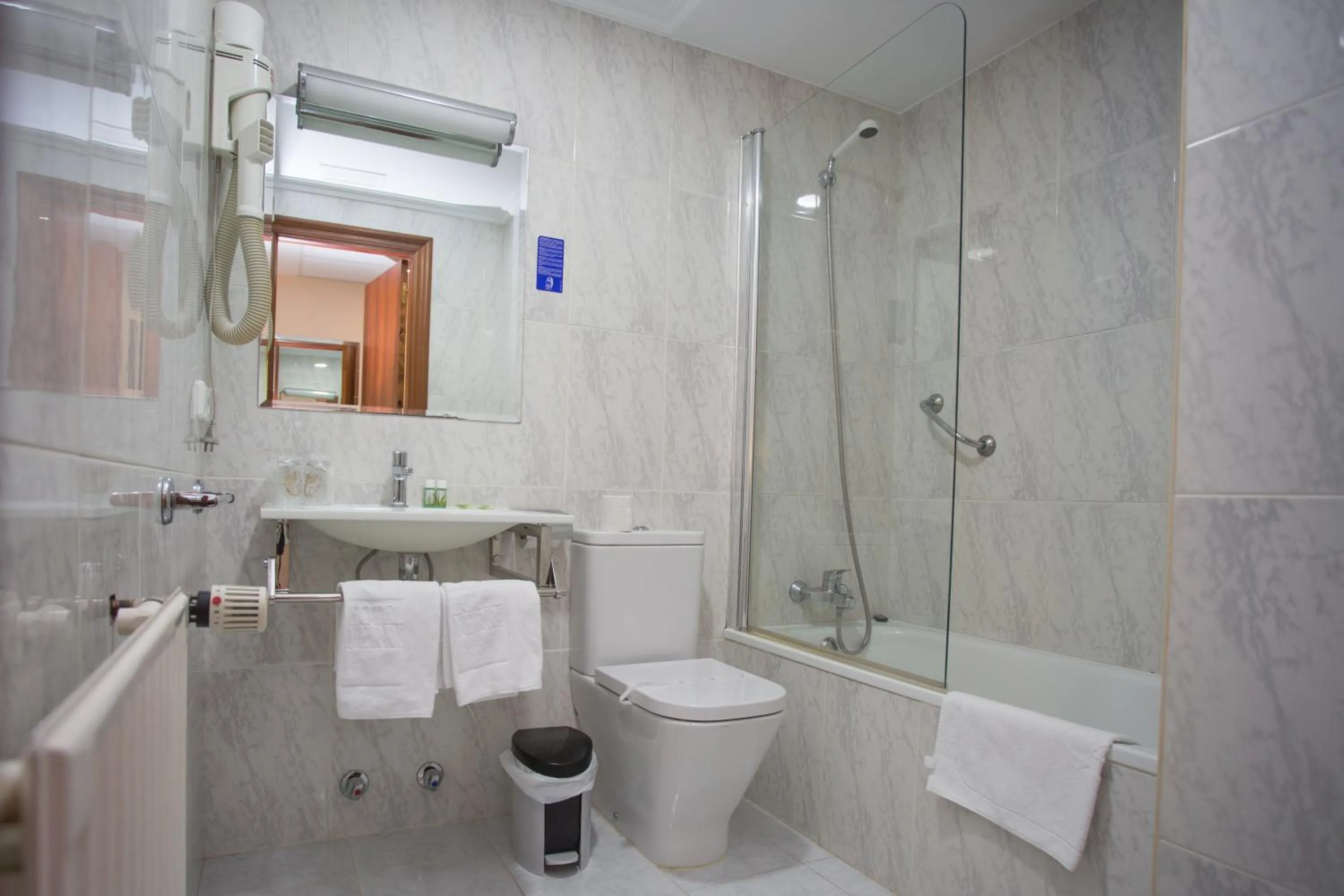 Bathroom in Hotel Yerri