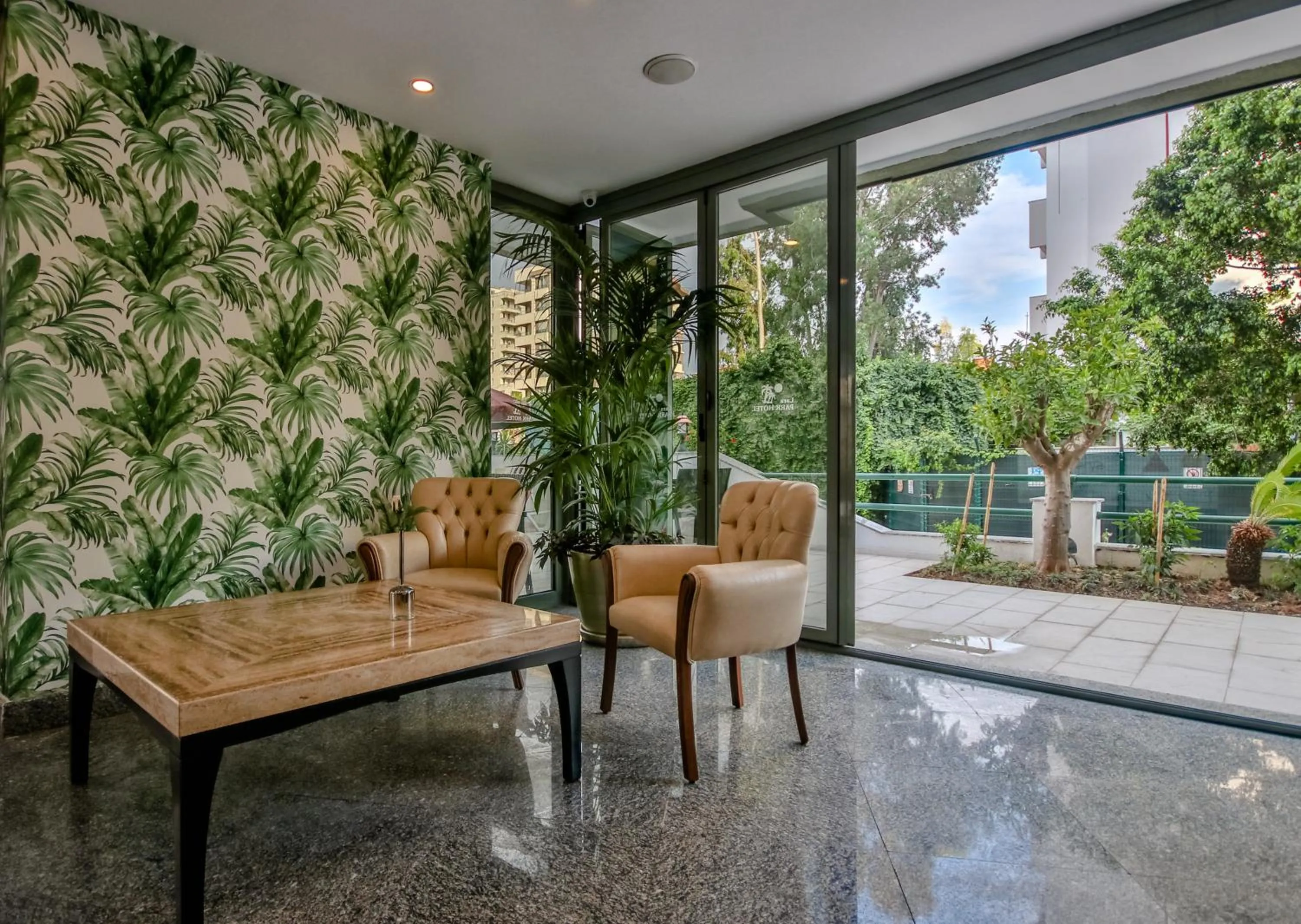 Communal lounge/ TV room in Lara Park Hotel