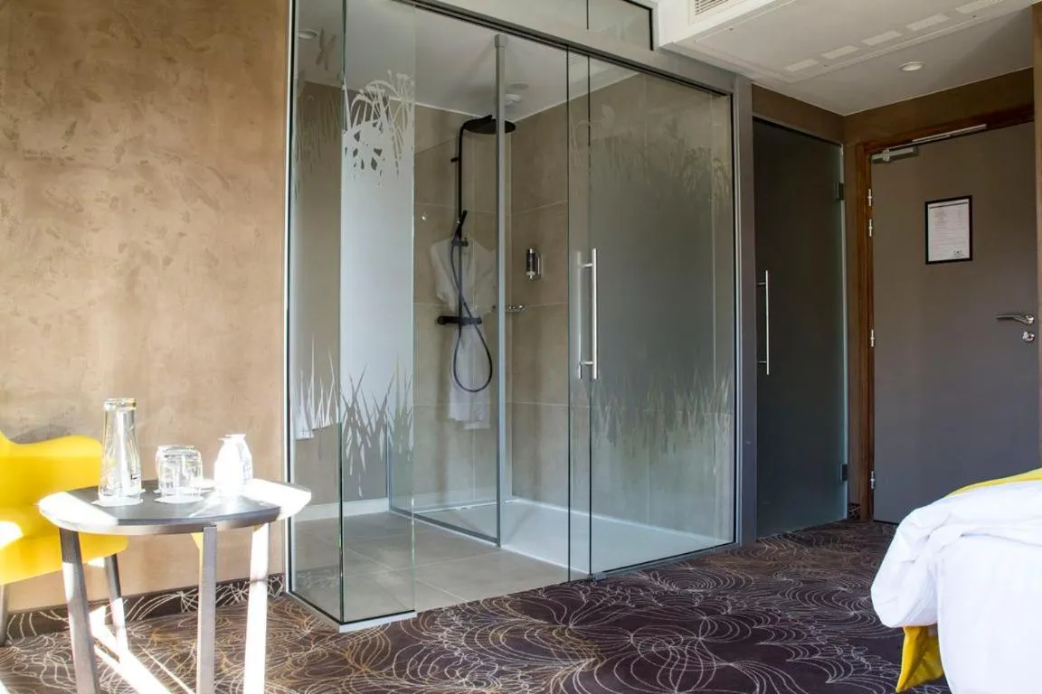 Shower in Hotel La Couronne