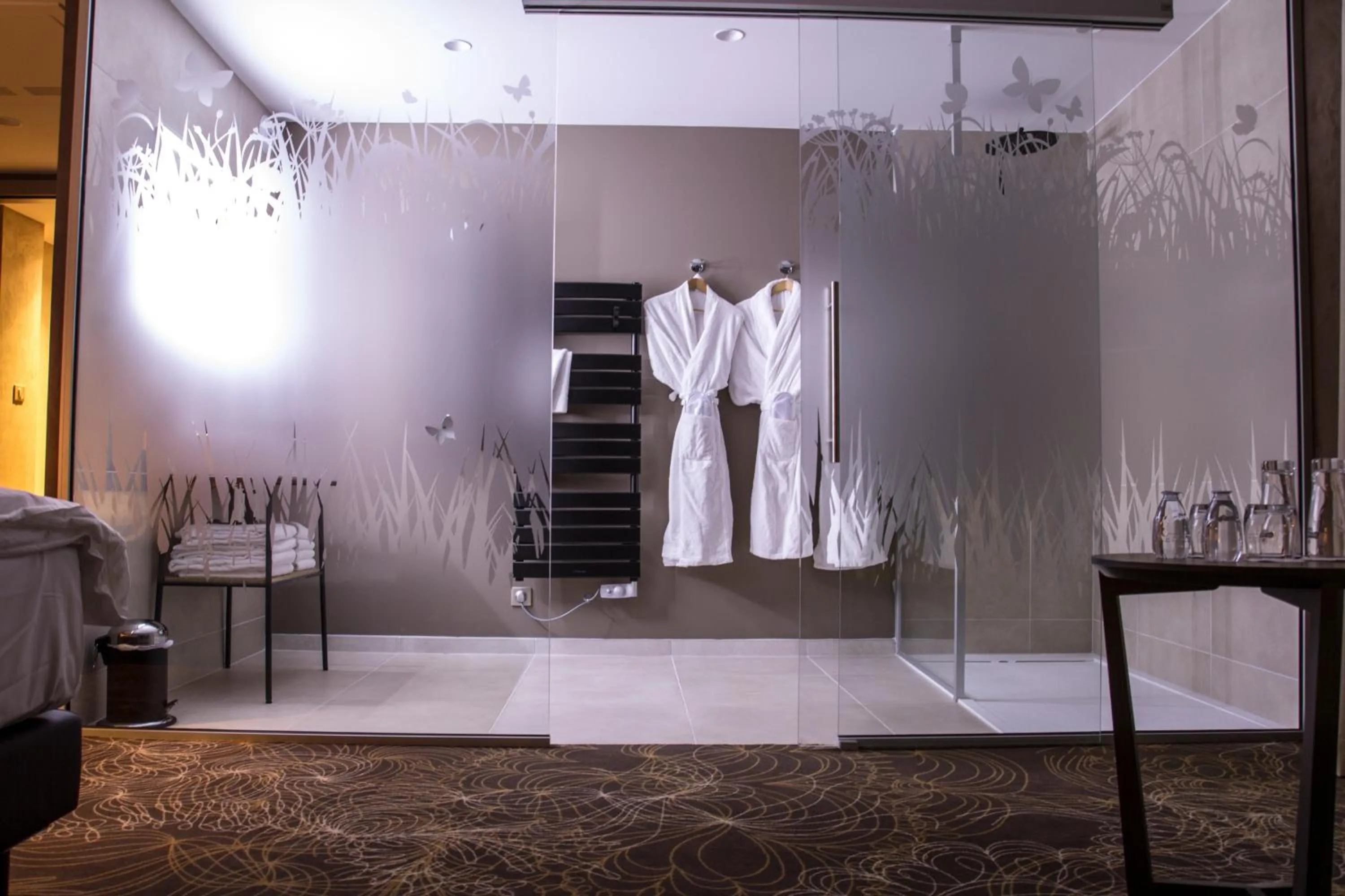 Shower in Hotel La Couronne