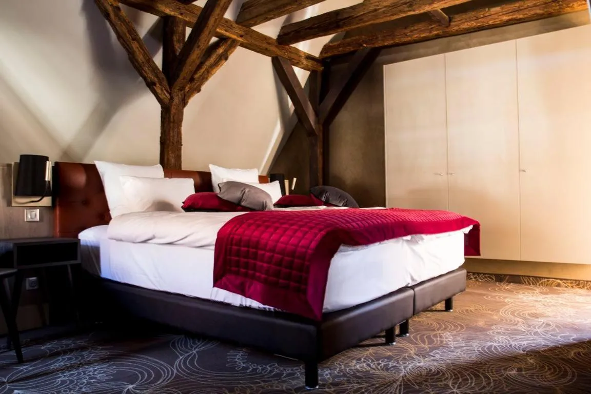 Decorative detail, Bed in Hotel La Couronne