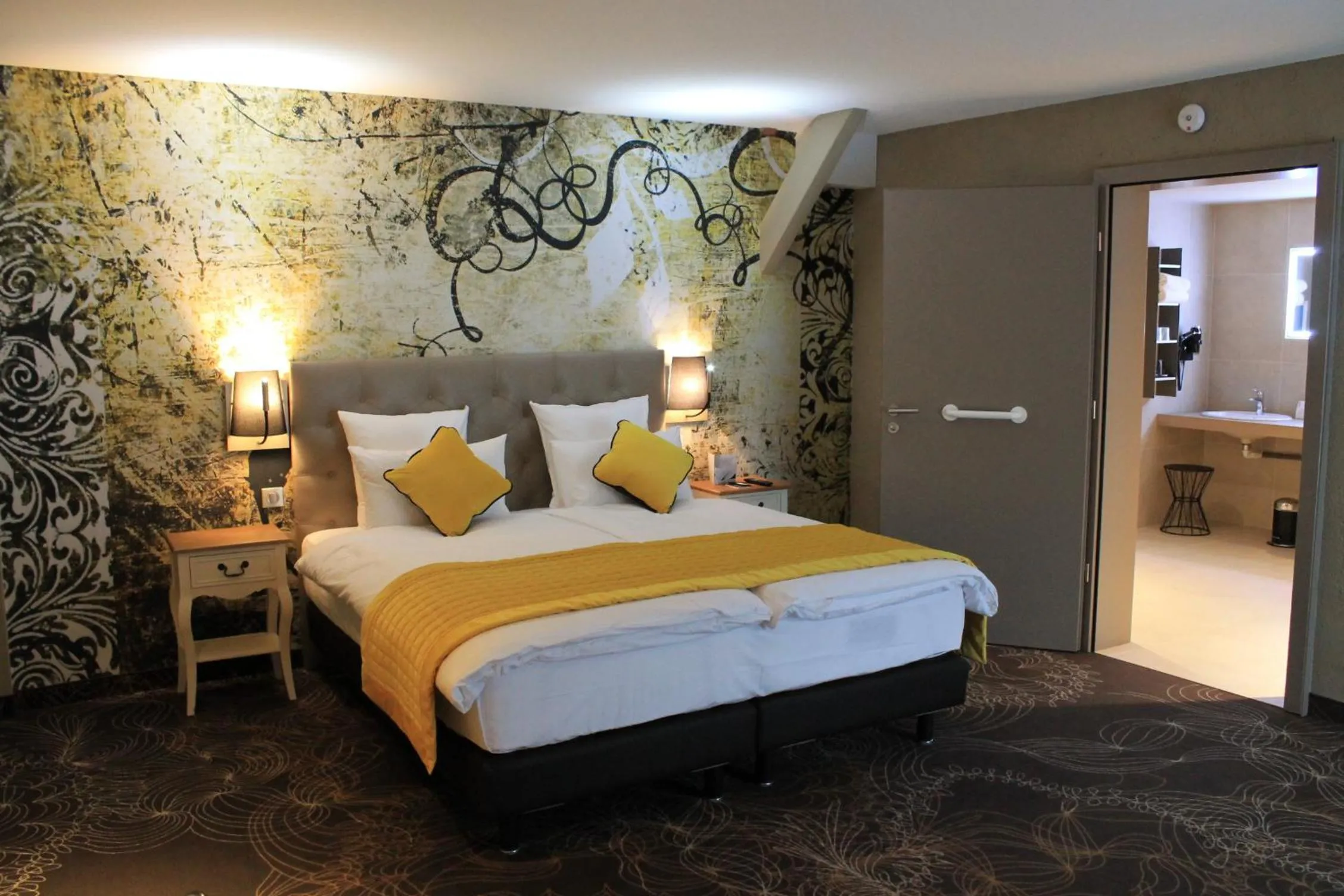 Bedroom, Bed in Hotel La Couronne