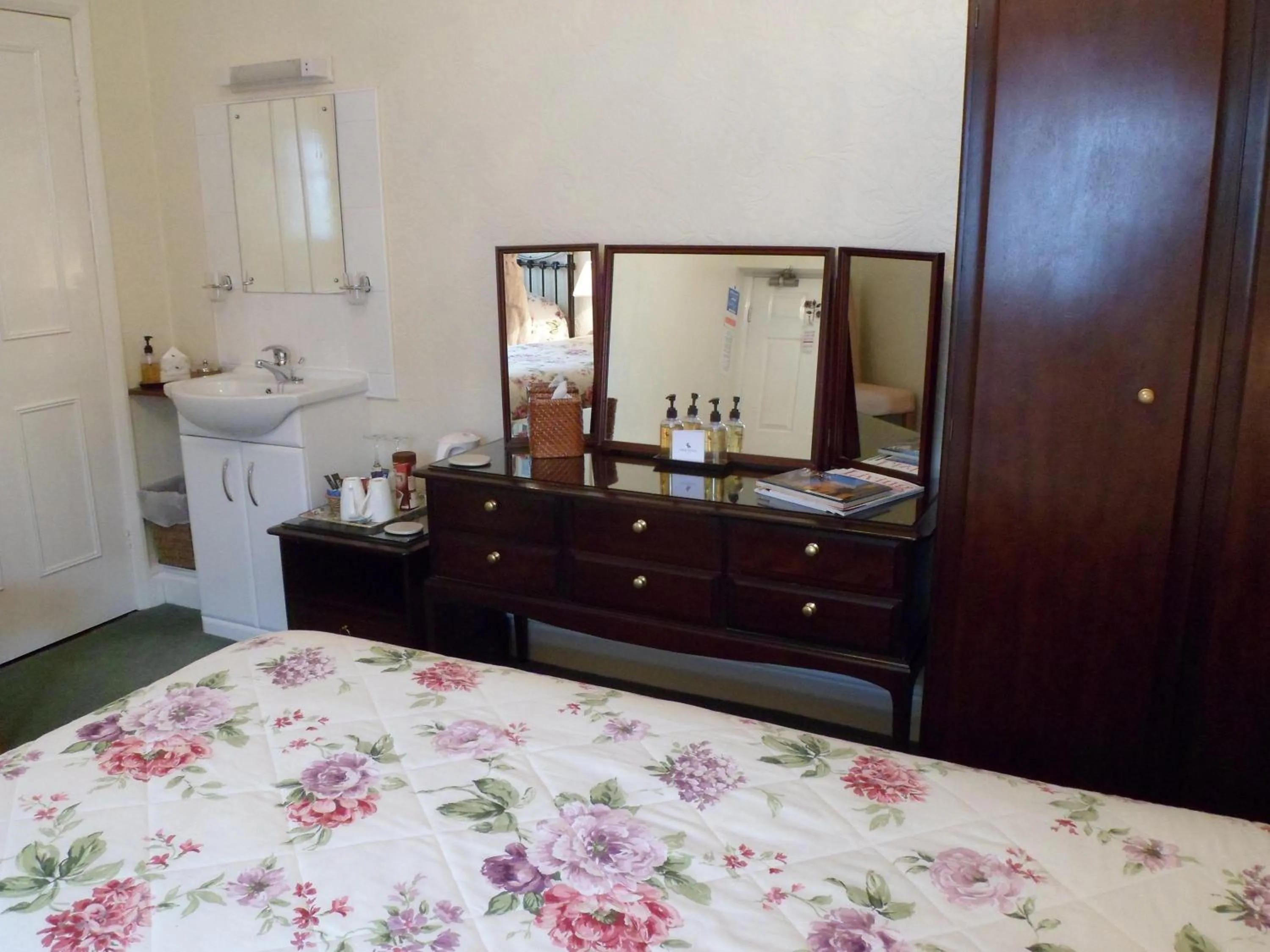 Decorative detail, Bed in The Farthings