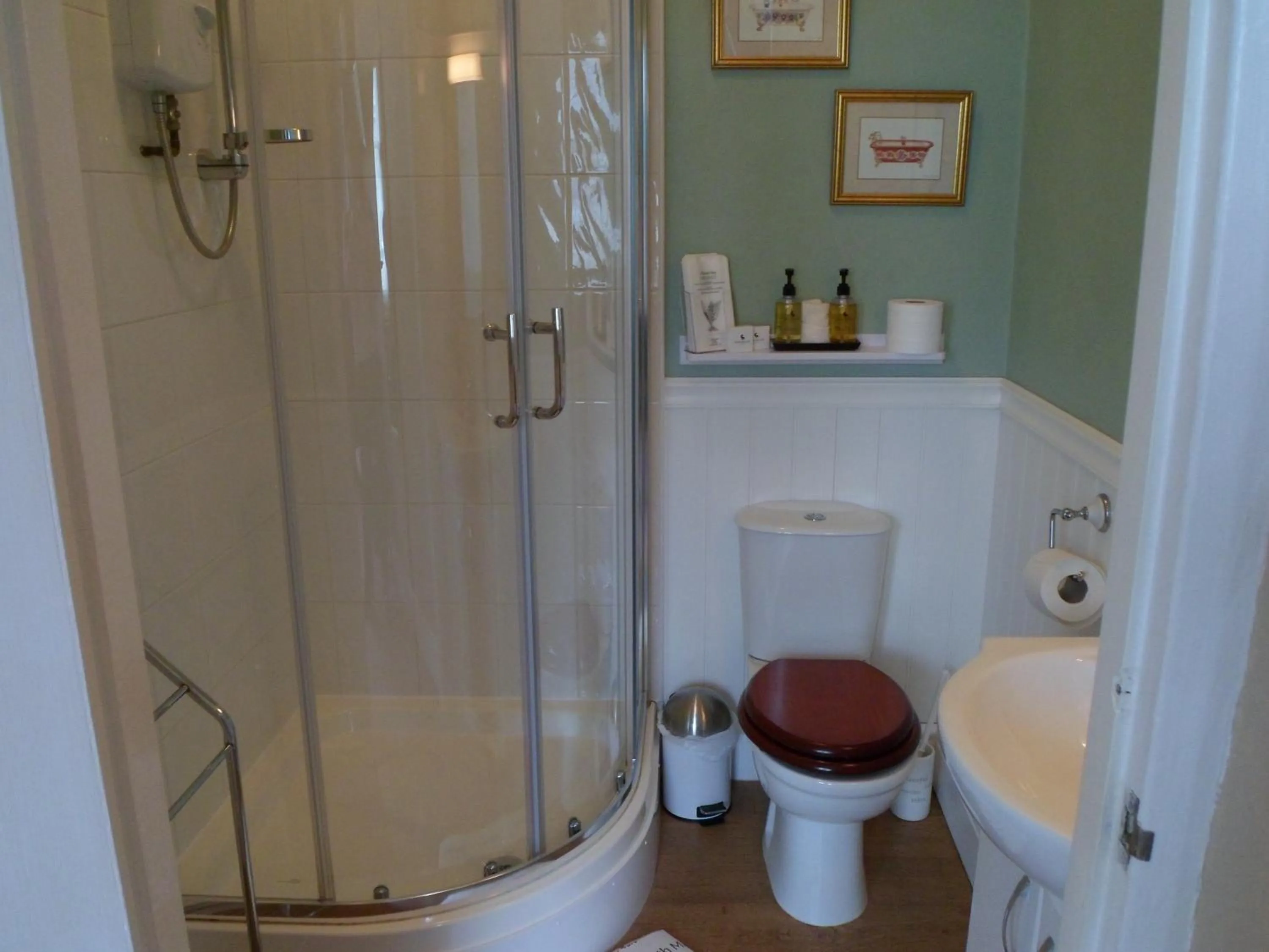 Bathroom in The Farthings