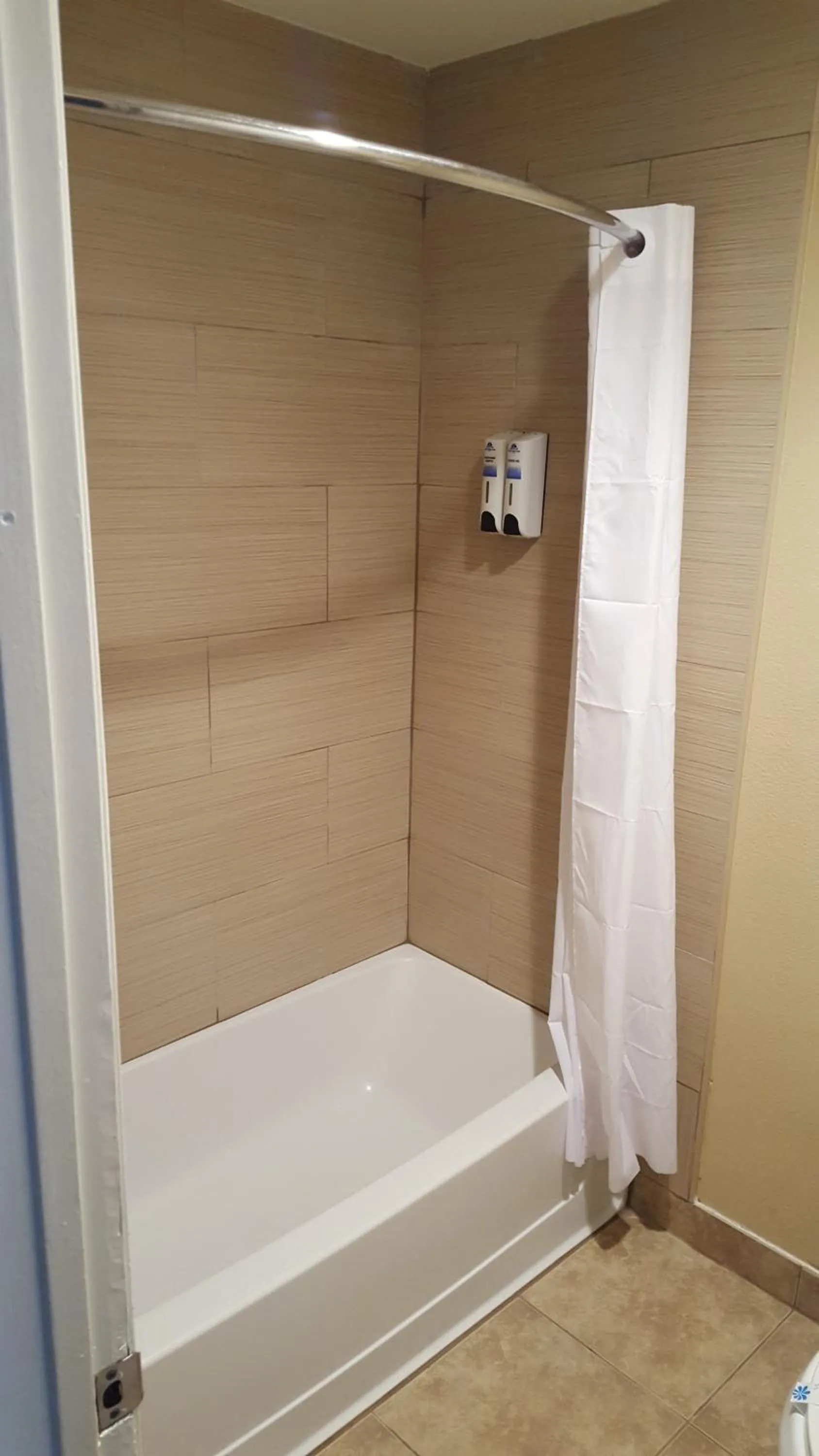 Bathroom in Anaheim Astoria Inn & Suites