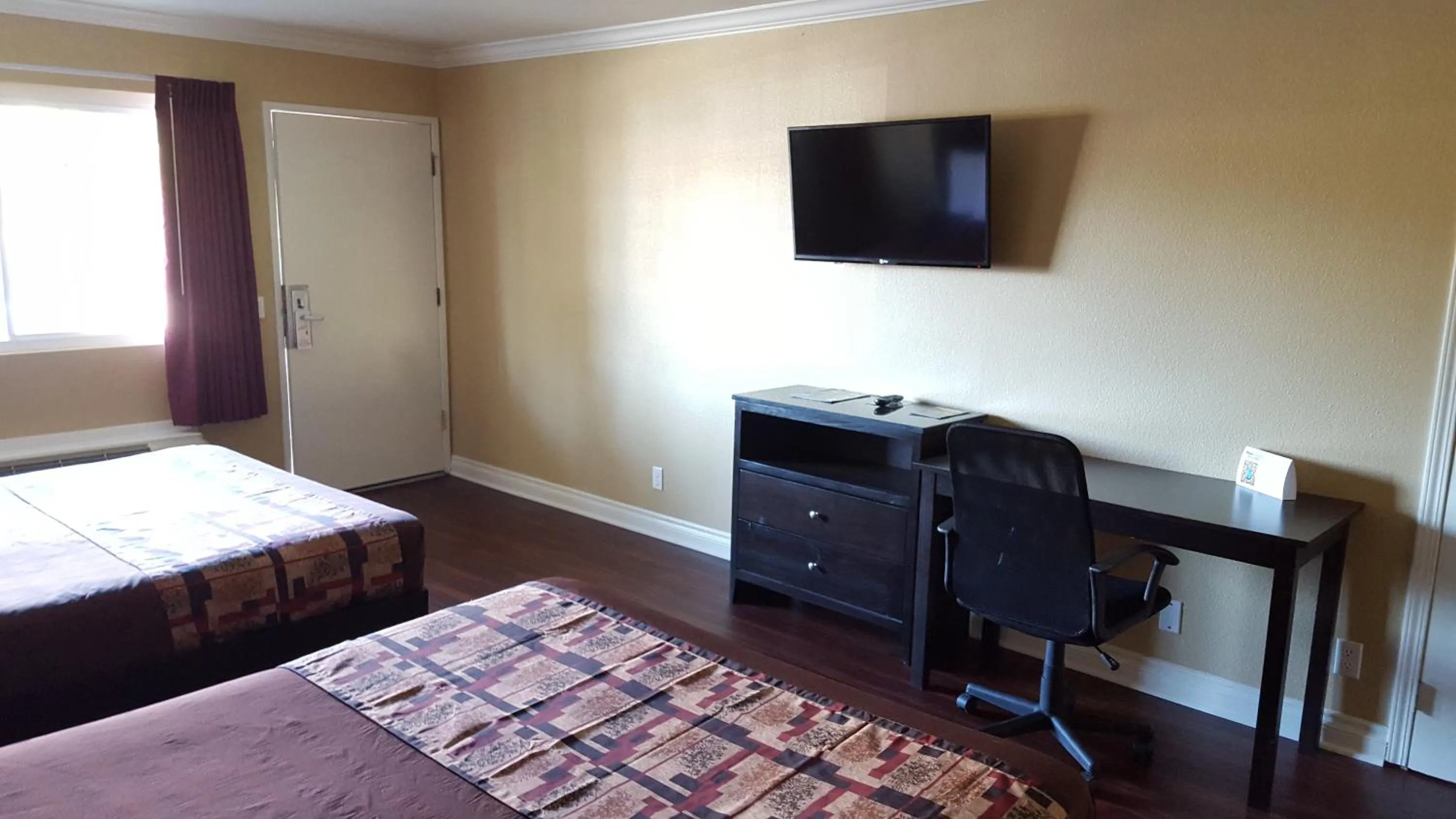 Bedroom, Bed in Anaheim Astoria Inn & Suites