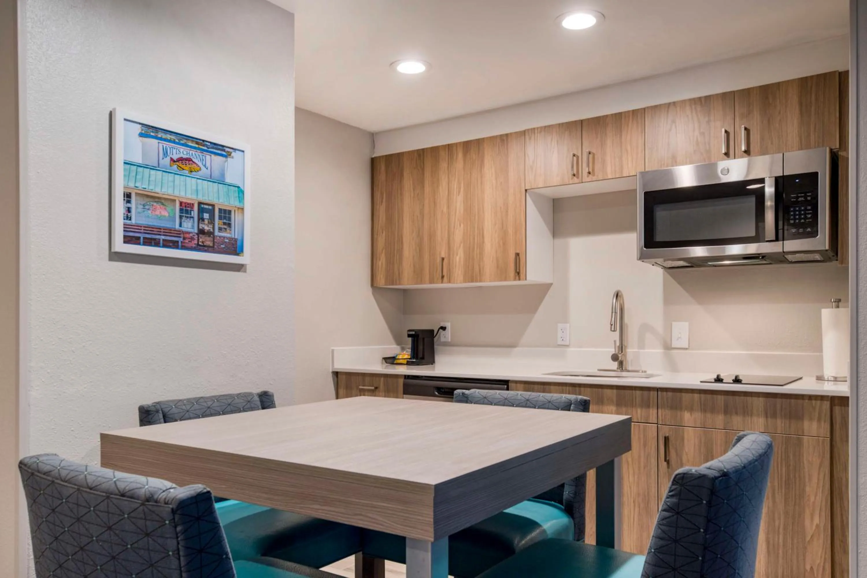 Kitchen or kitchenette in Hampton Inn & Suites Wilmington/Wrightsville Beach