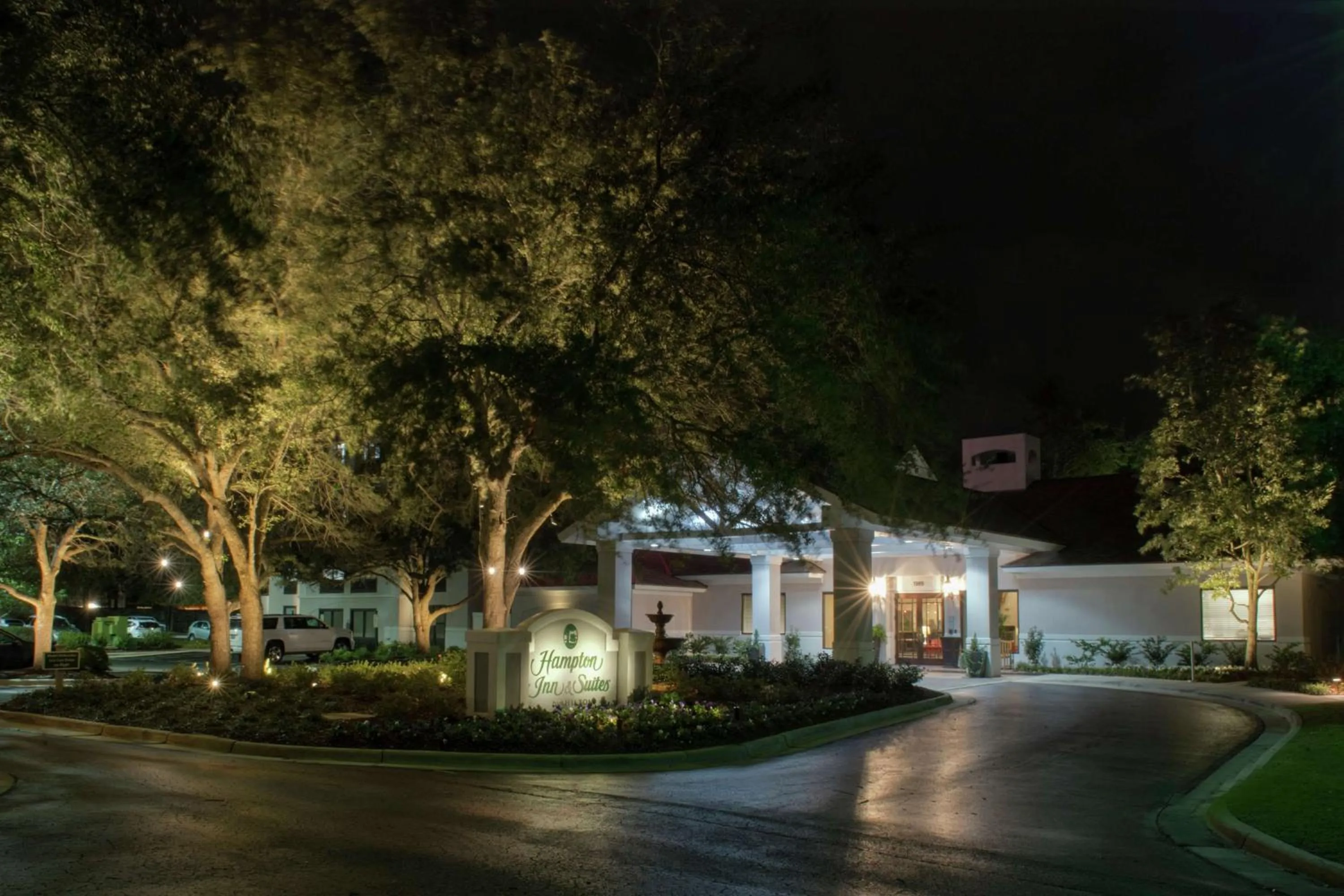 Property building in Hampton Inn & Suites Wilmington/Wrightsville Beach