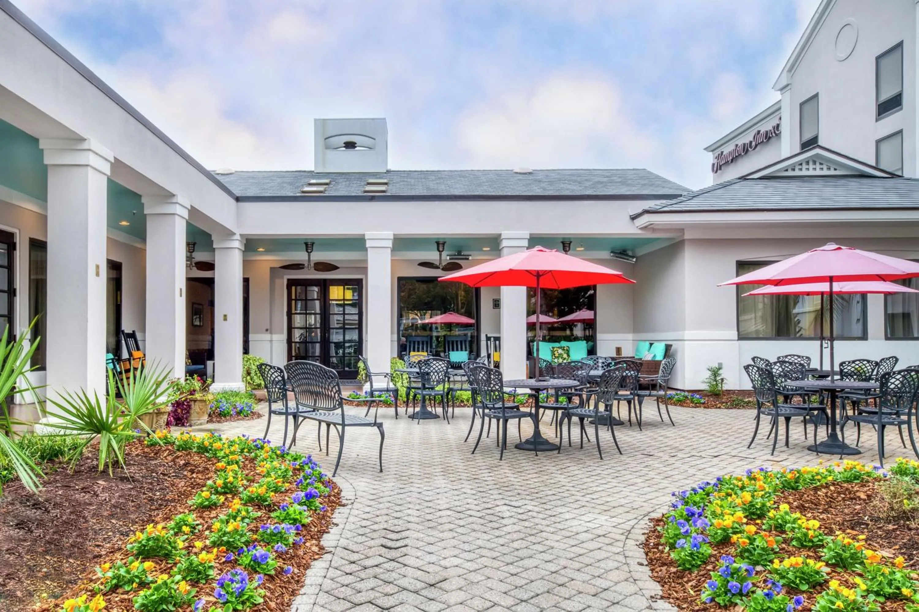 Patio in Hampton Inn & Suites Wilmington/Wrightsville Beach