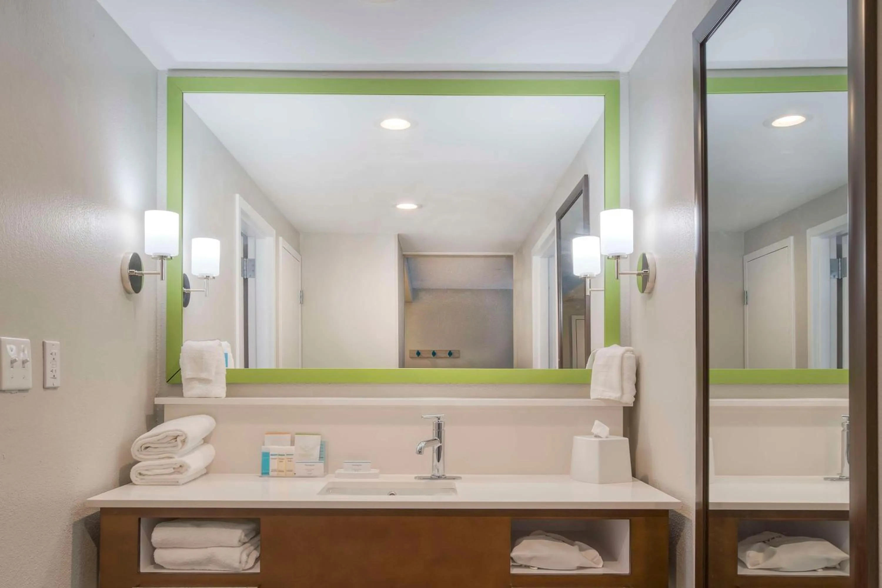 Bathroom in Hampton Inn & Suites Wilmington/Wrightsville Beach