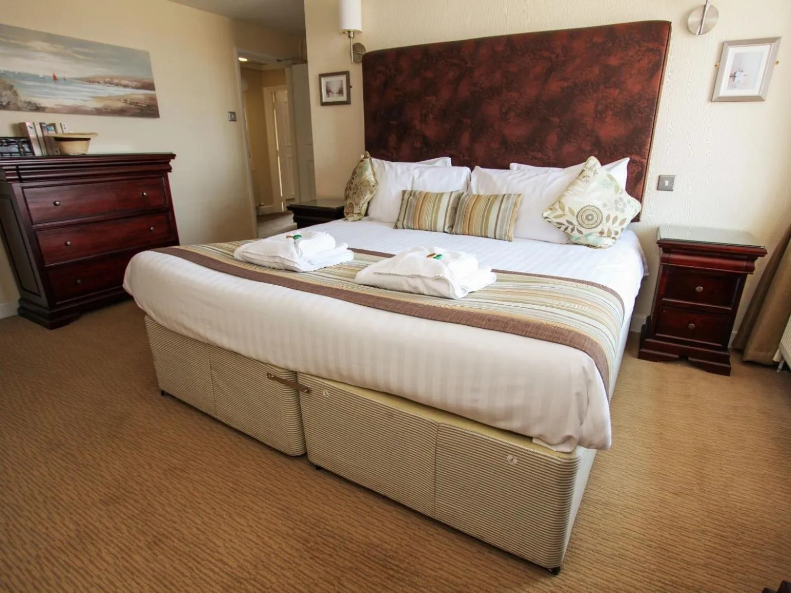 Bedroom, Bed in The George