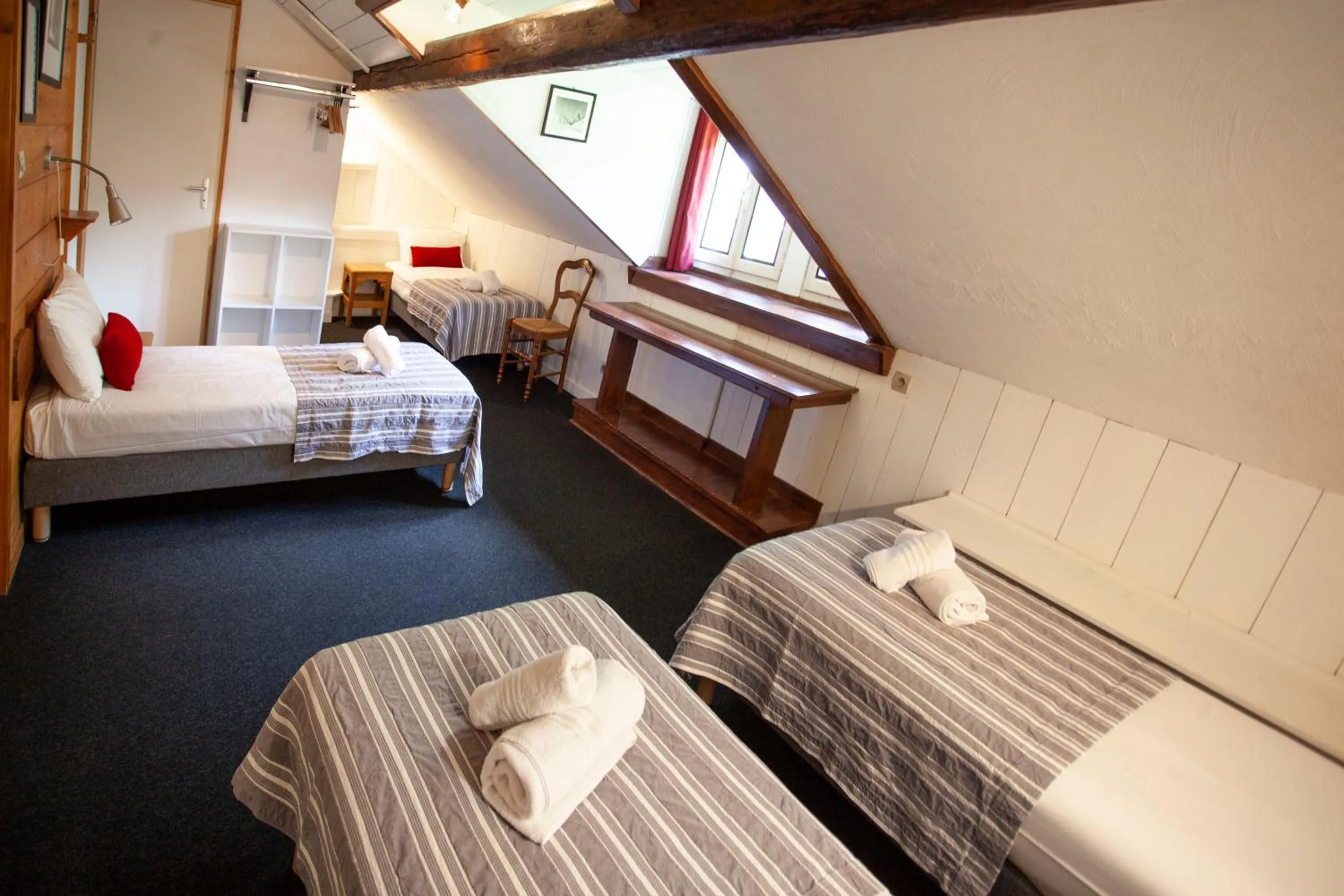 Photo of the whole room, Bed in La Chaumière Mountain Lodge