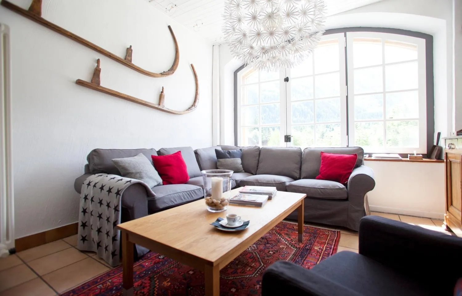 Lounge or bar in La Chaumière Mountain Lodge