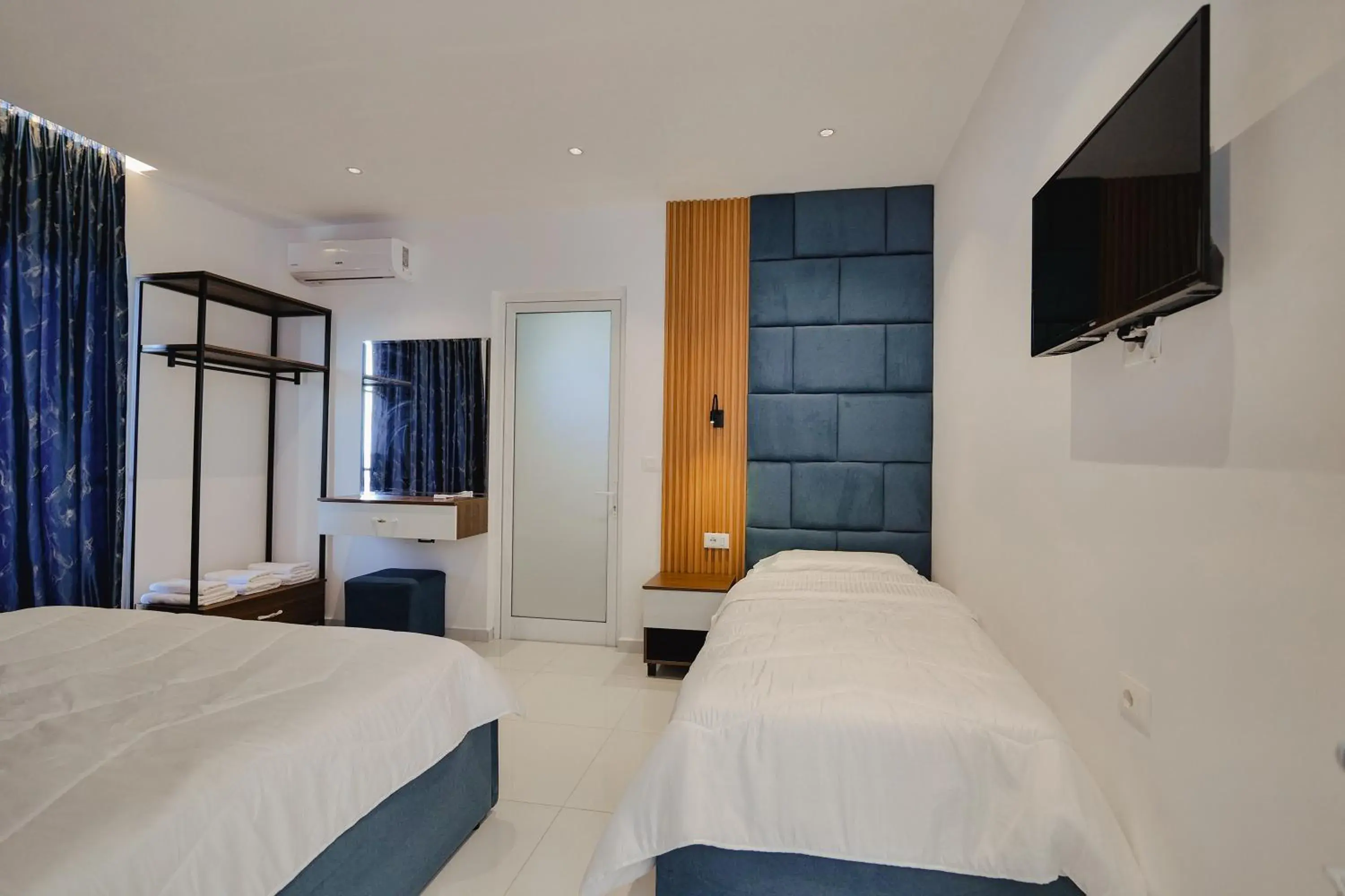Triple Room with Balcony and Garden View in Vila Eduart Triple Room with Balcony and Garden View in Vila Eduart