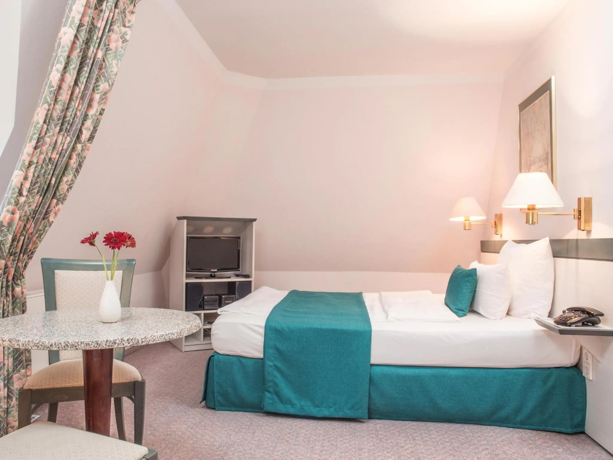 Photo of the whole room, Bed in Aparthotel Villa Freisleben