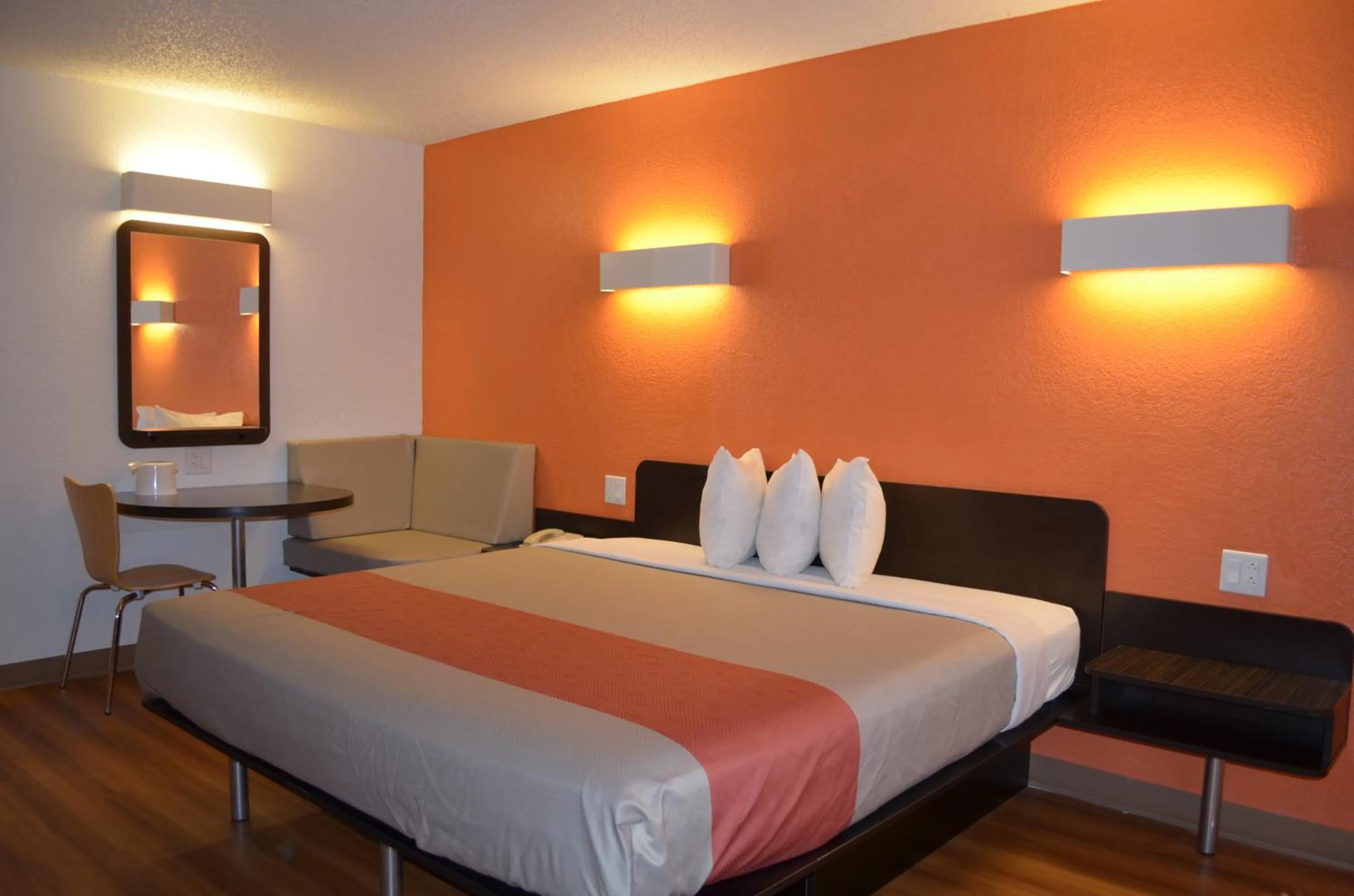 Bed in Motel 6 Kingsland Kings Bay Naval