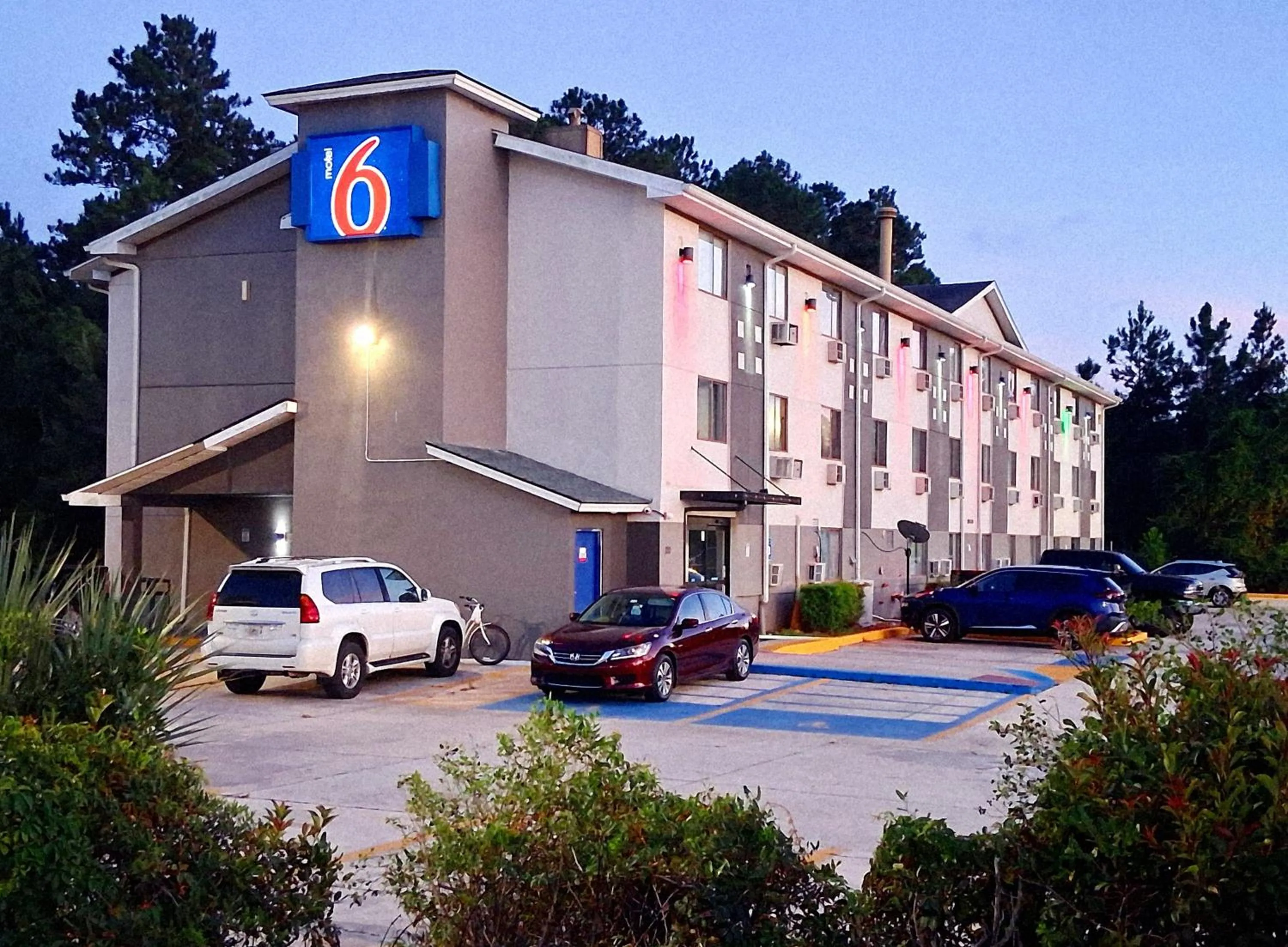 Property building in Motel 6 Kingsland Kings Bay Naval