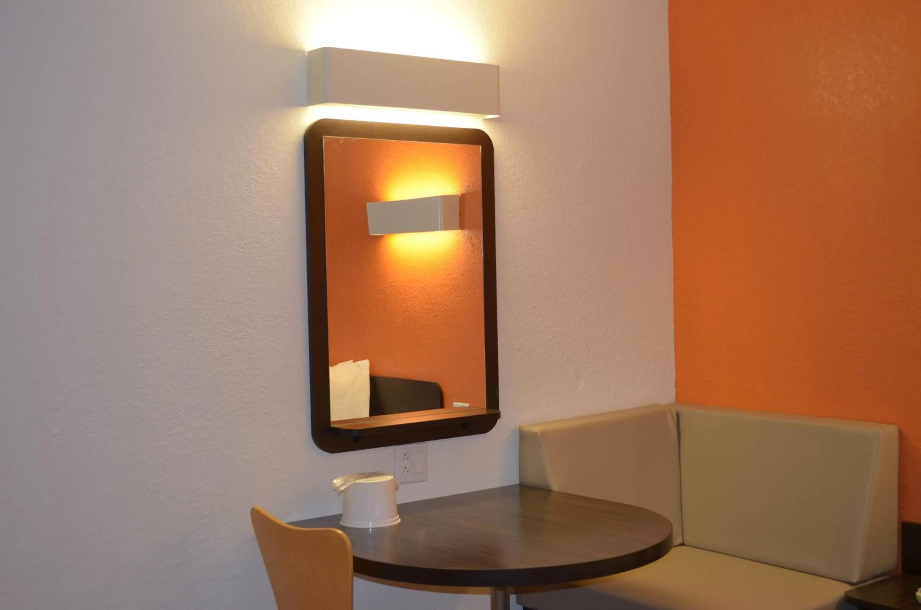 Seating area in Motel 6 Kingsland Kings Bay Naval