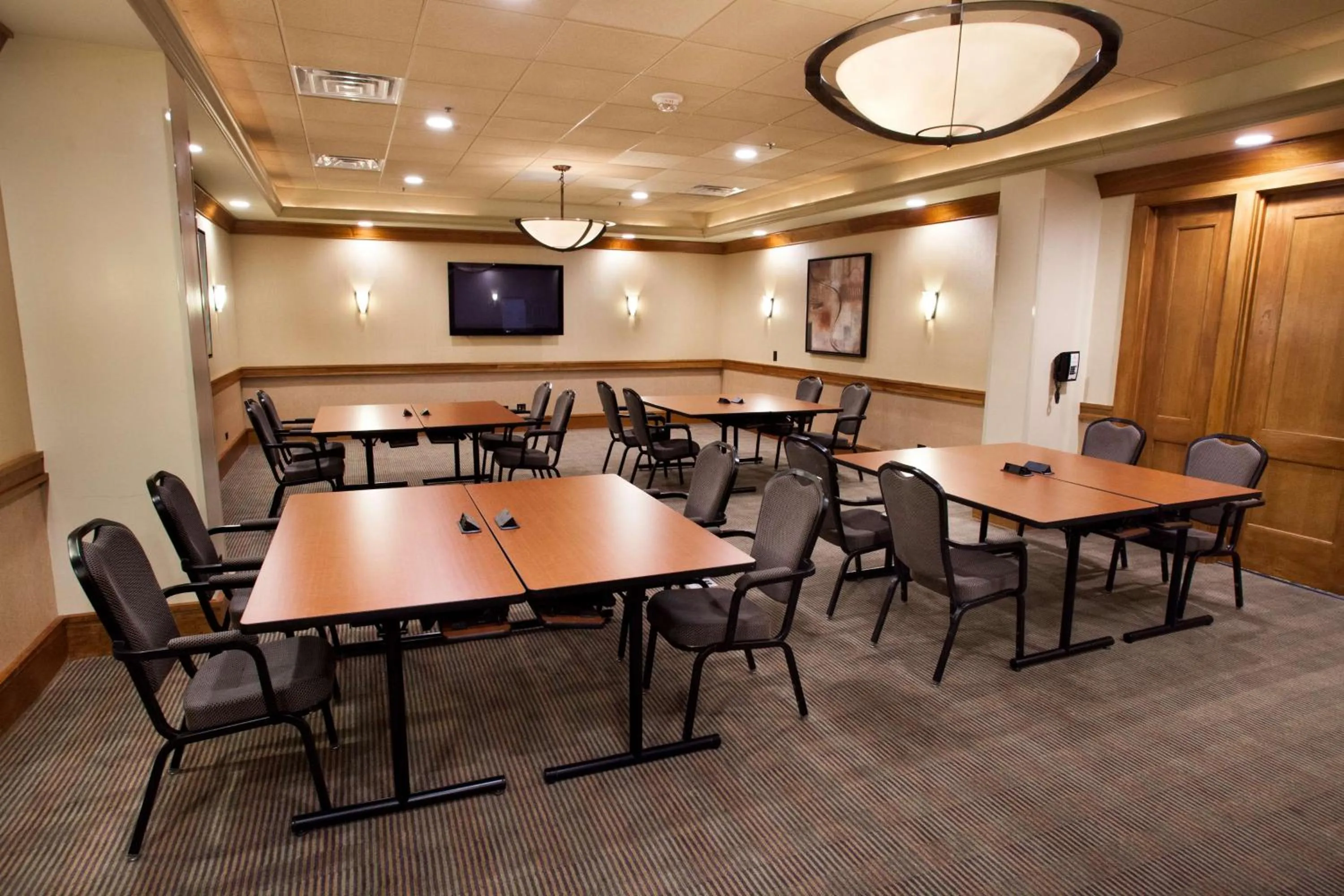 Meeting/conference room in Hilton Suites Chicago/Oakbrook Terrace