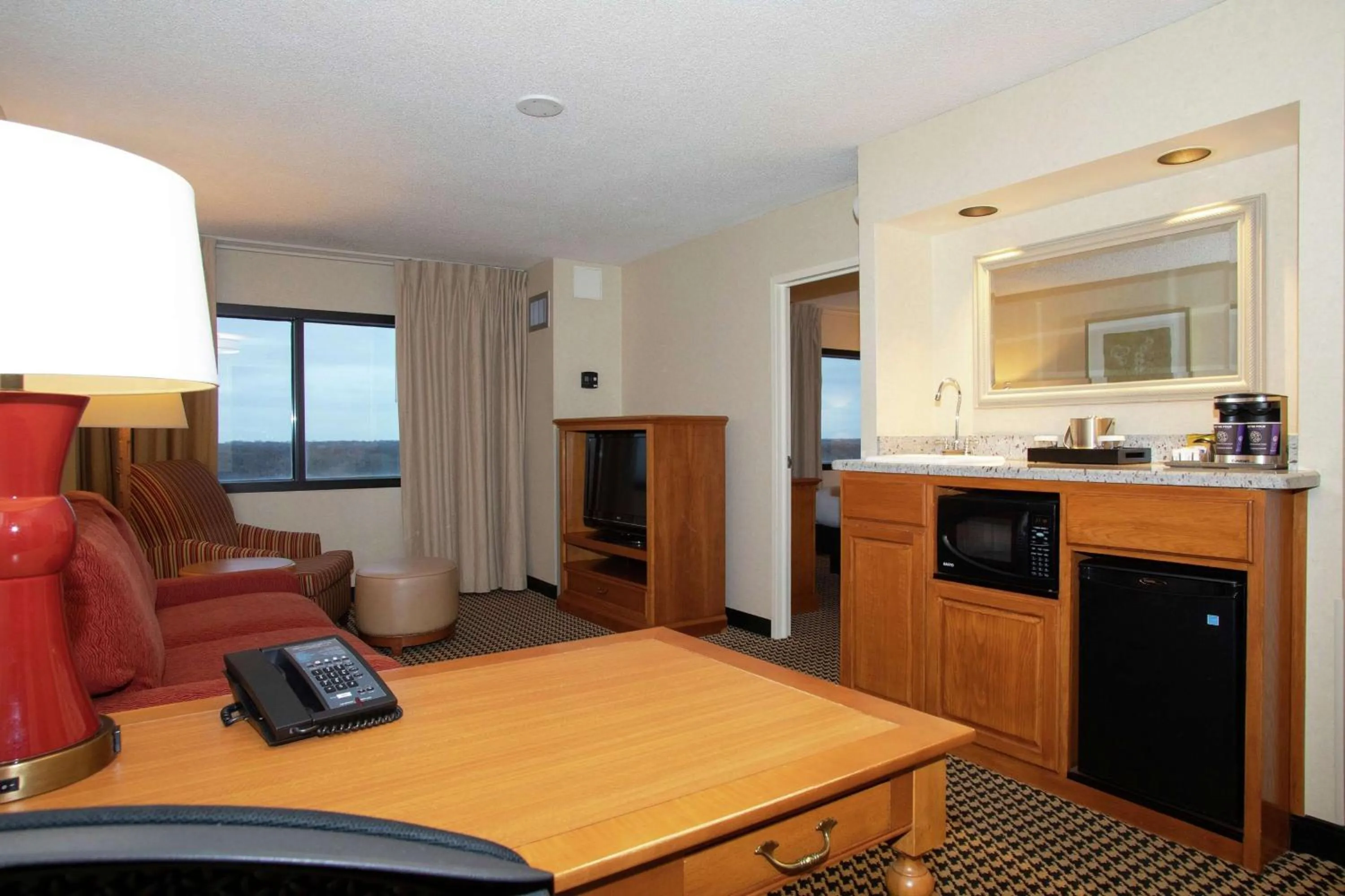 Bedroom in Hilton Suites Chicago/Oakbrook Terrace