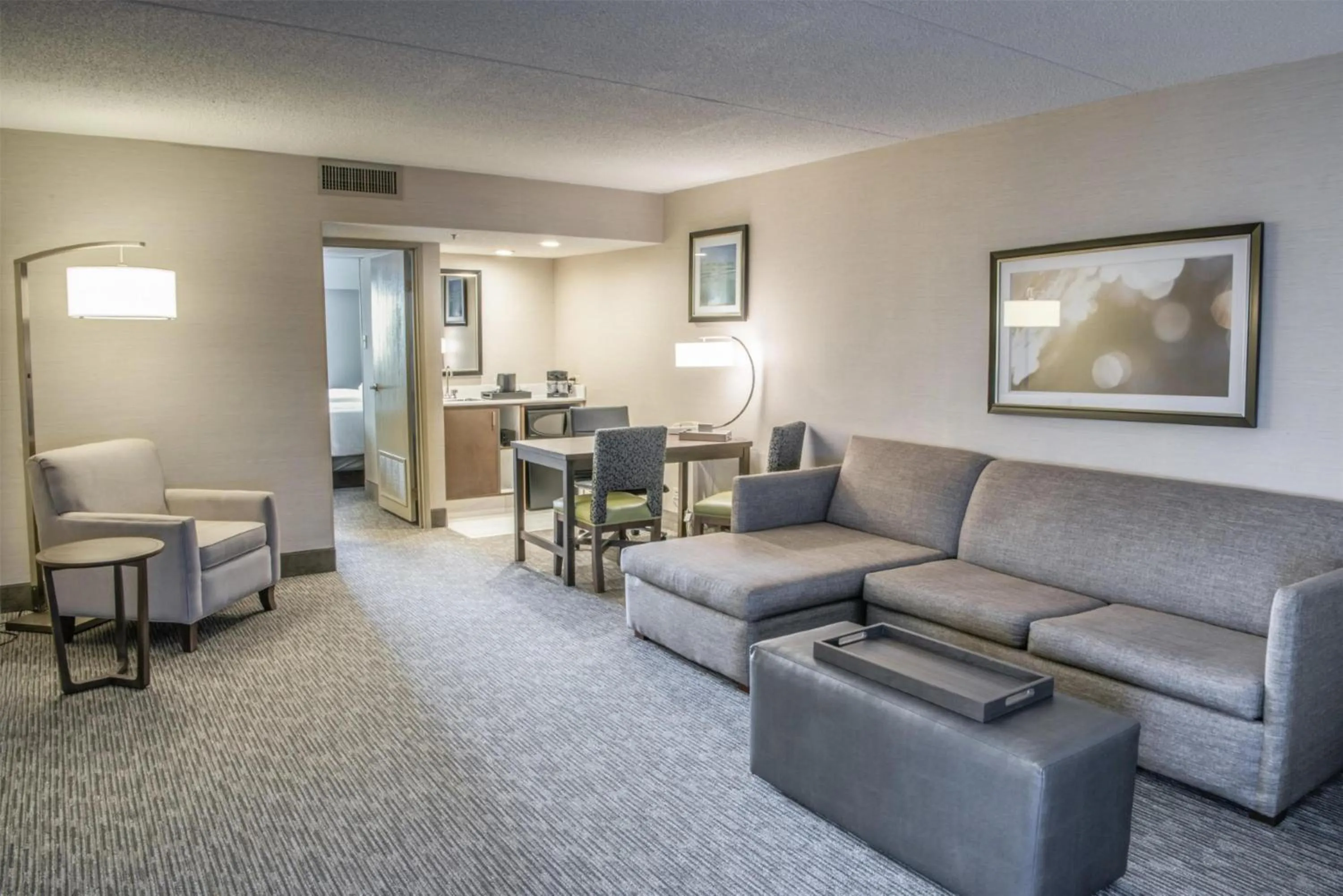 Living room in Embassy Suites by Hilton Chicago Schaumburg Woodfield