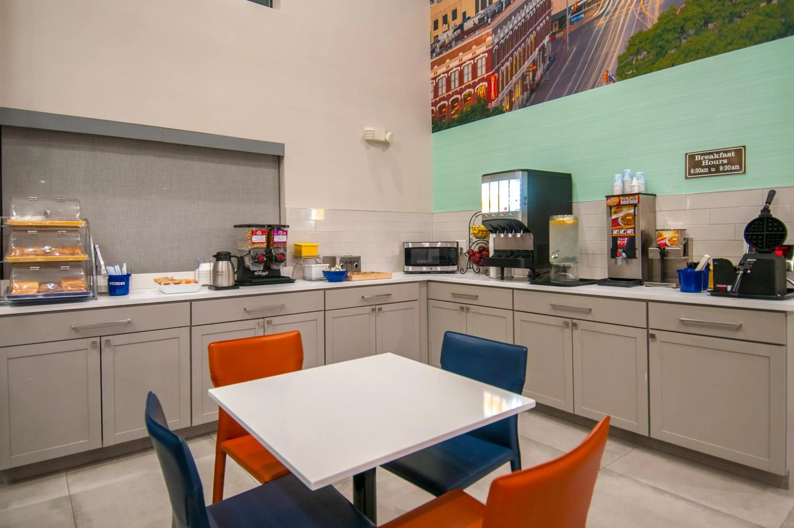 Breakfast in Days Inn & Suites by Wyndham San Antonio North/Stone Oak