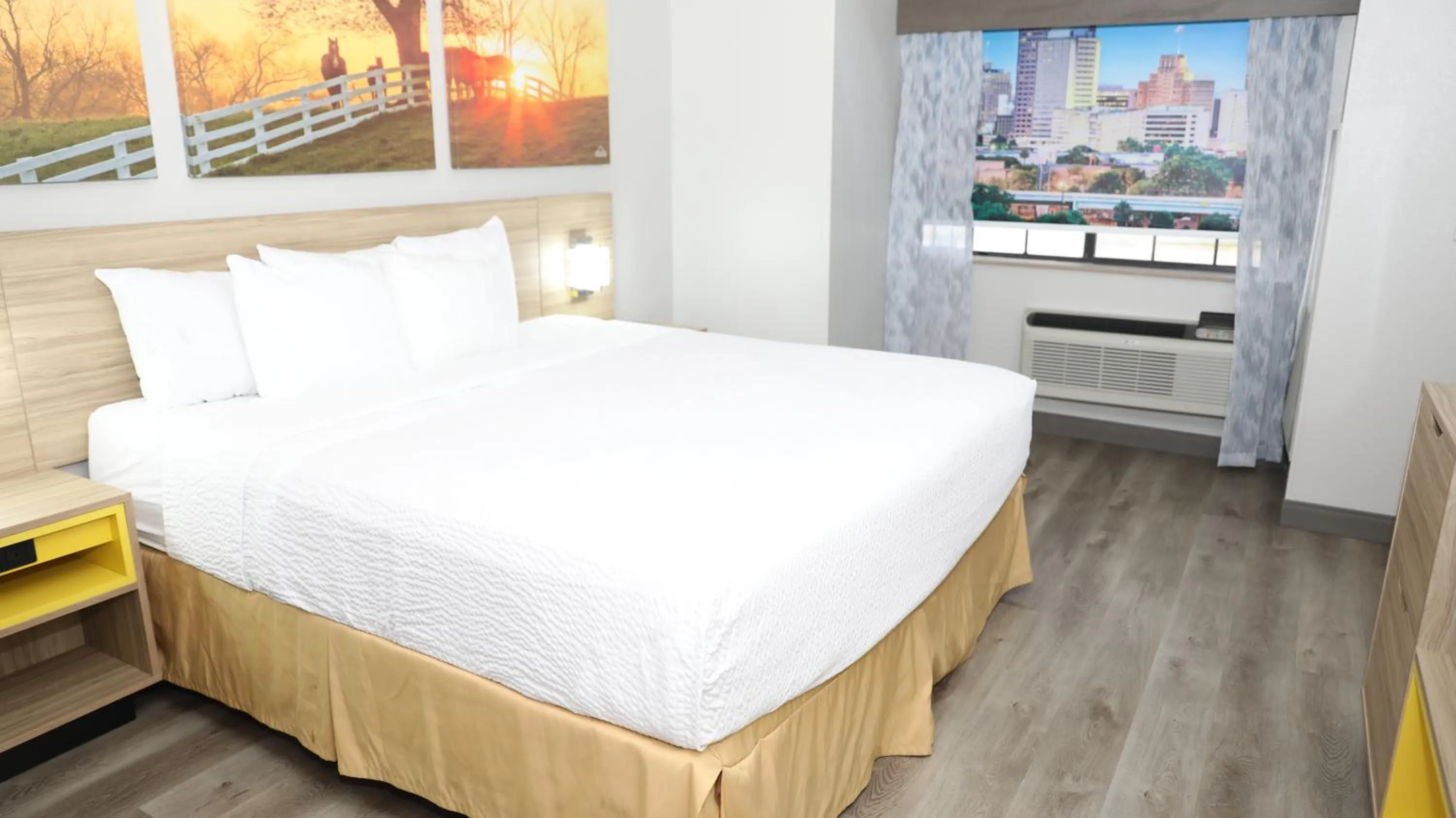 Bed in Days Inn & Suites by Wyndham San Antonio North/Stone Oak