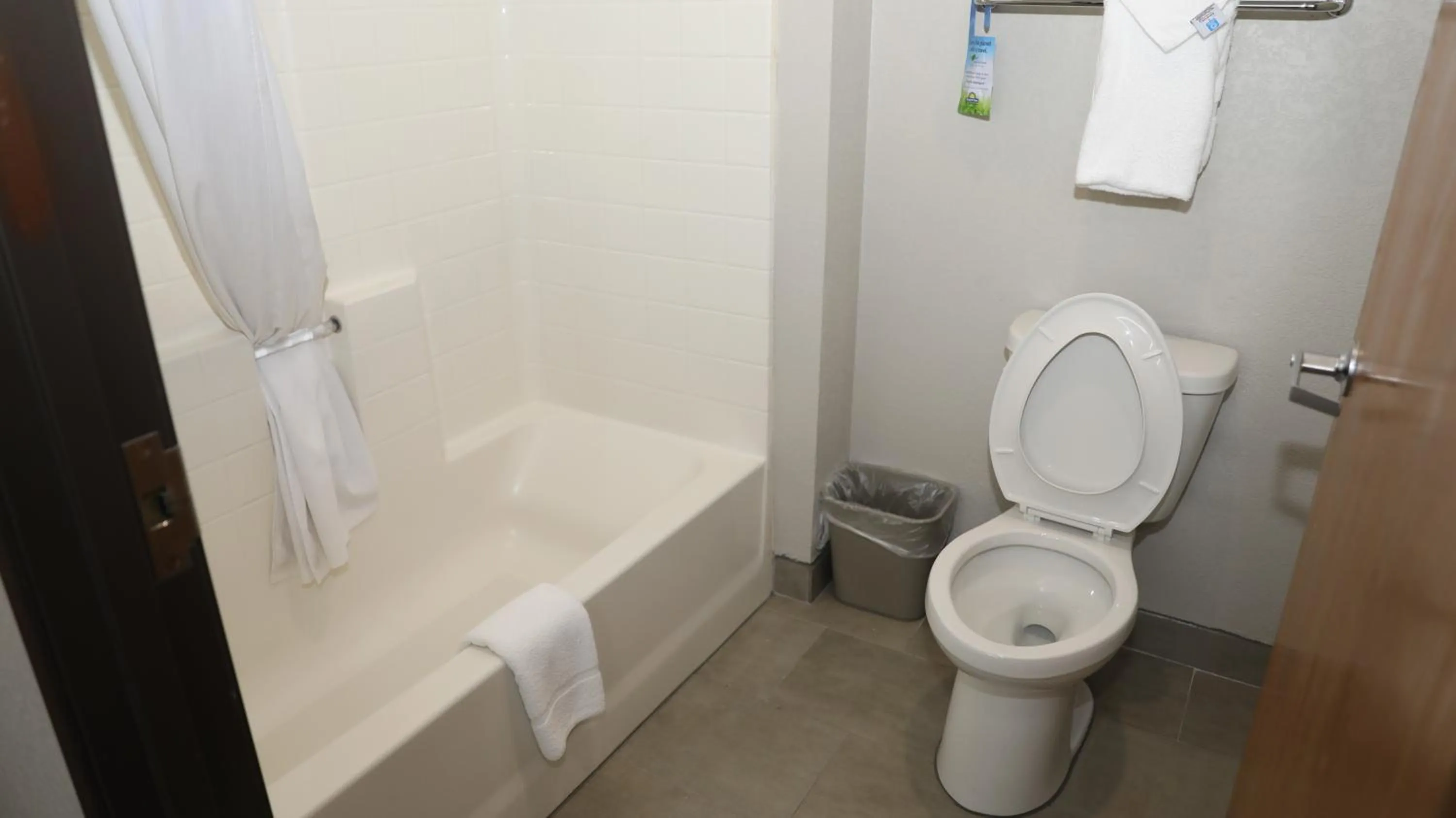 Days Inn & Suites by Wyndham San Antonio North/Stone Oak