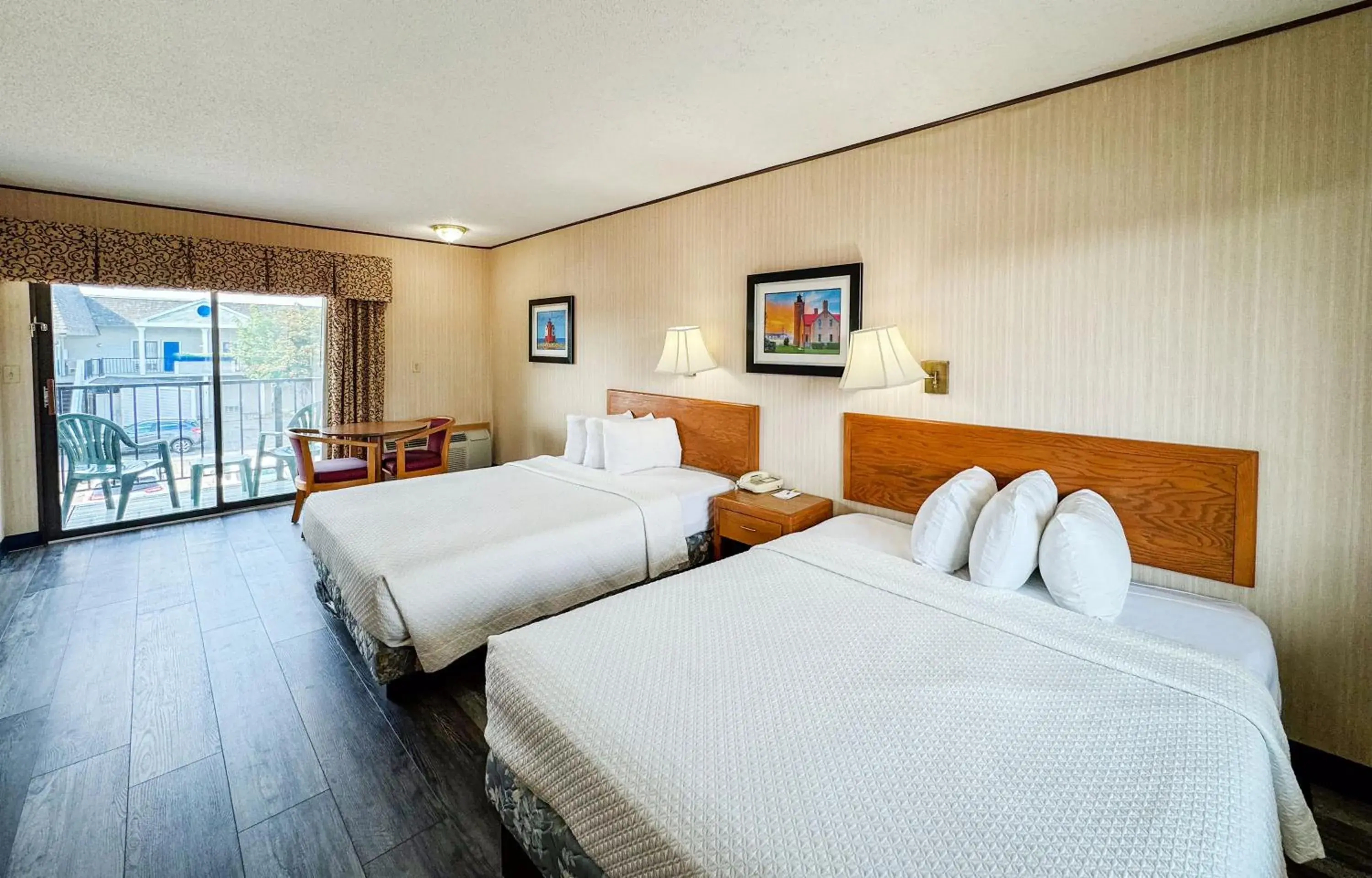 Queen Room with Two Queen Beds - Non-Smoking in Days Inn by Wyndham Mackinaw City - Lakeview Queen Room with Two Queen Beds - Non-Smoking in Days Inn by Wyndham Mackinaw City - Lakeview