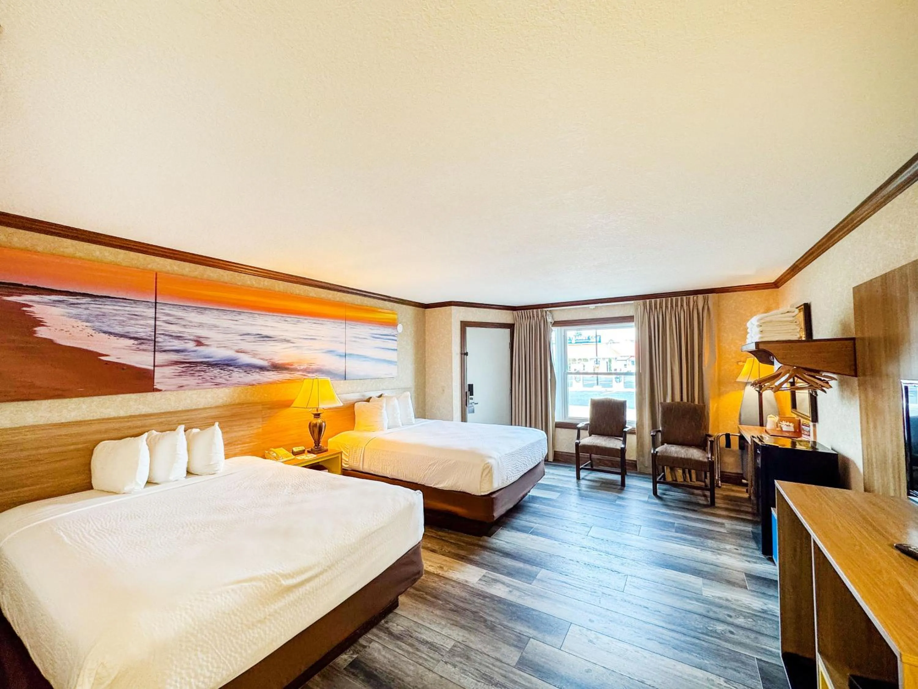 Bed in Days Inn by Wyndham Mackinaw City - Lakeview