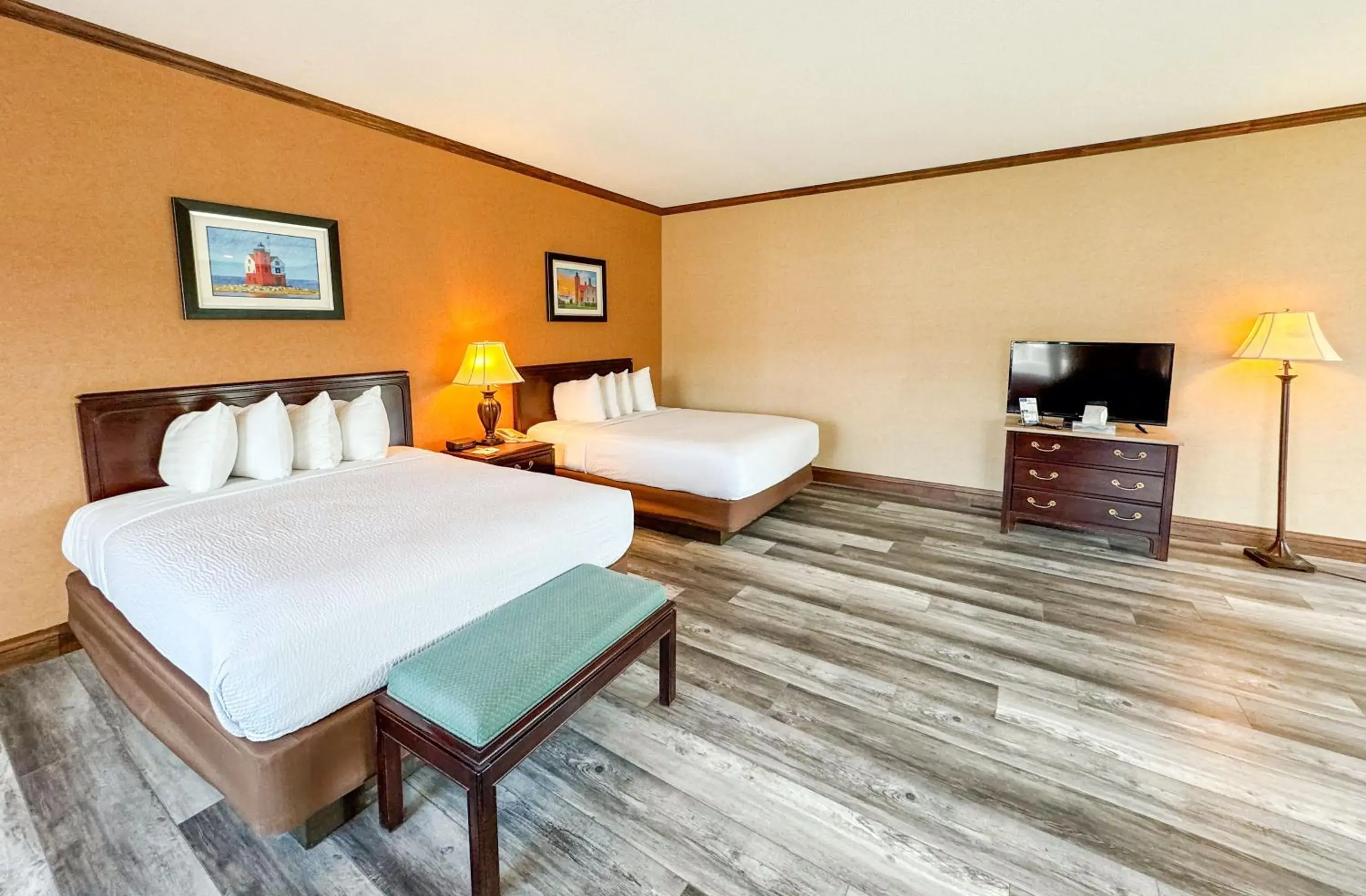 Queen Room with Two Queen Beds - Disability Access/Non-Smoking in Days Inn by Wyndham Mackinaw City - Lakeview Queen Room with Two Queen Beds - Disability Access/Non-Smoking in Days Inn by Wyndham Mackinaw City - Lakeview