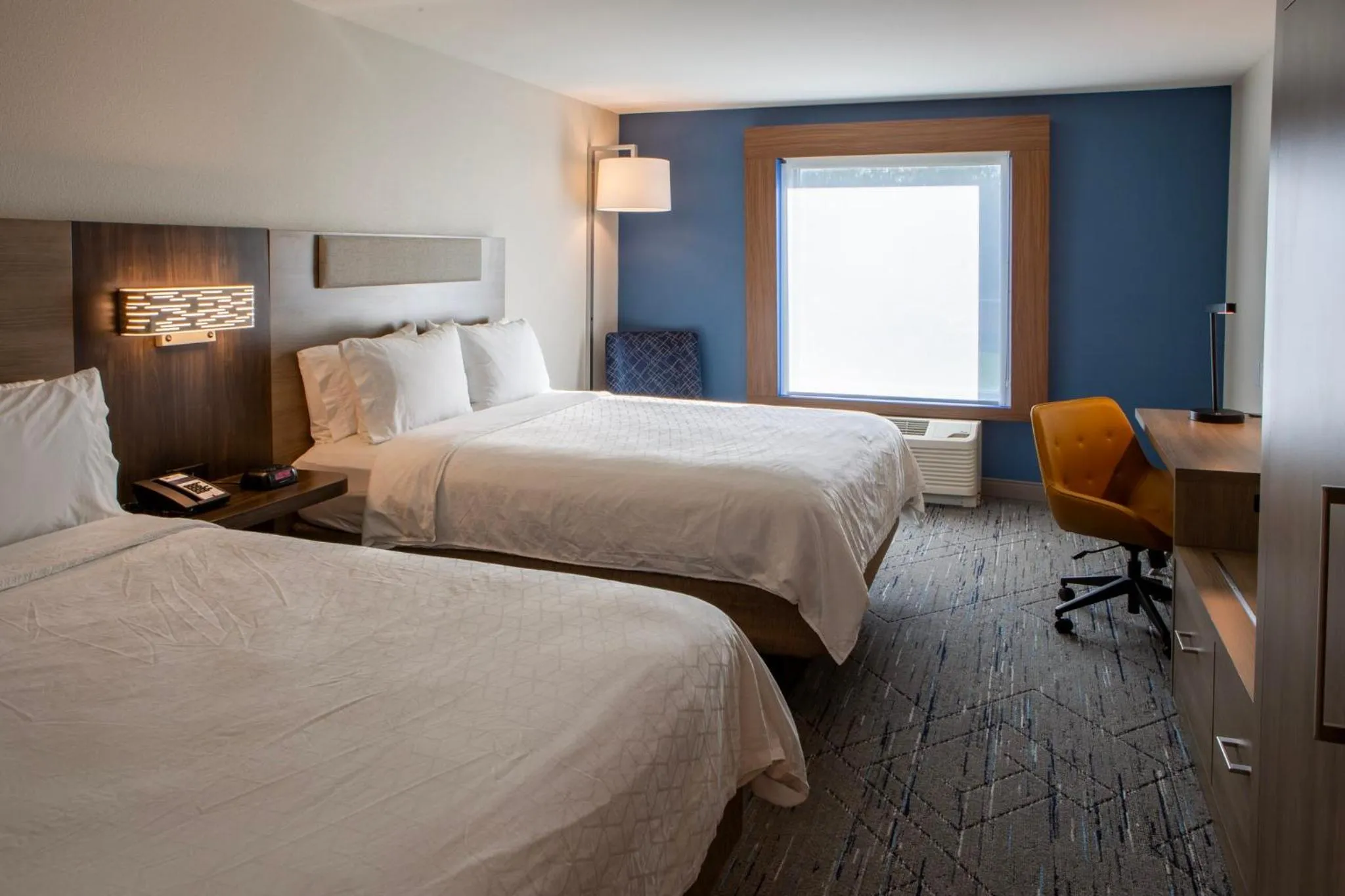 Photo of the whole room, Bed in Holiday Inn Express & Suites Sioux City-South by IHG