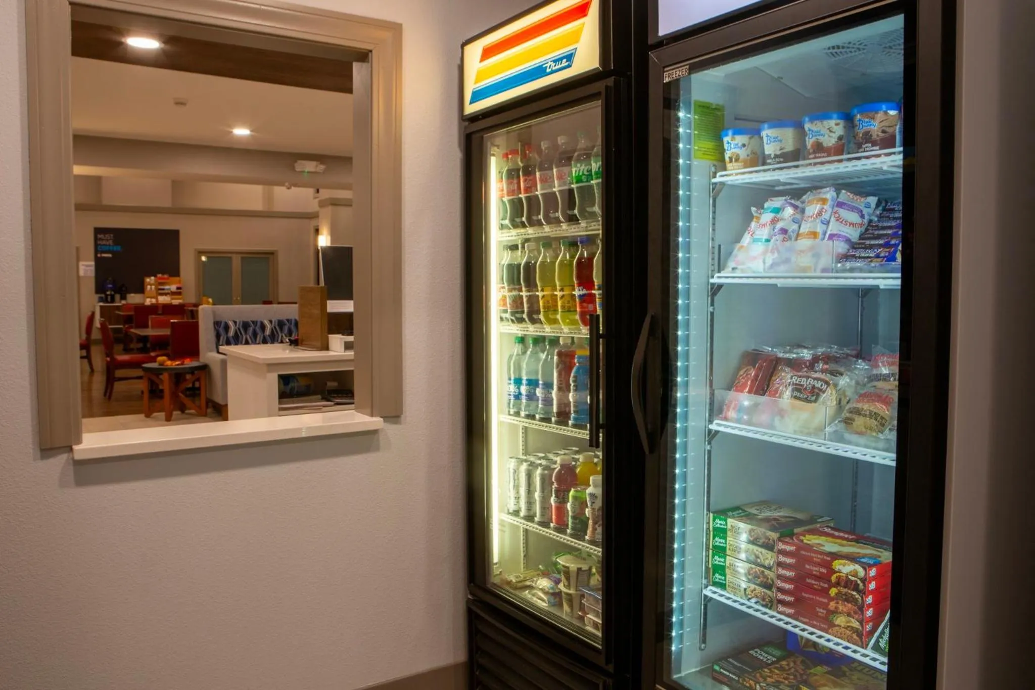 Bedroom in Holiday Inn Express & Suites Sioux City-South by IHG