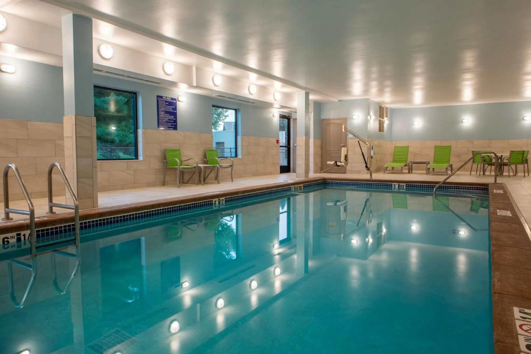 Swimming pool in Holiday Inn Express & Suites Sioux City-South by IHG