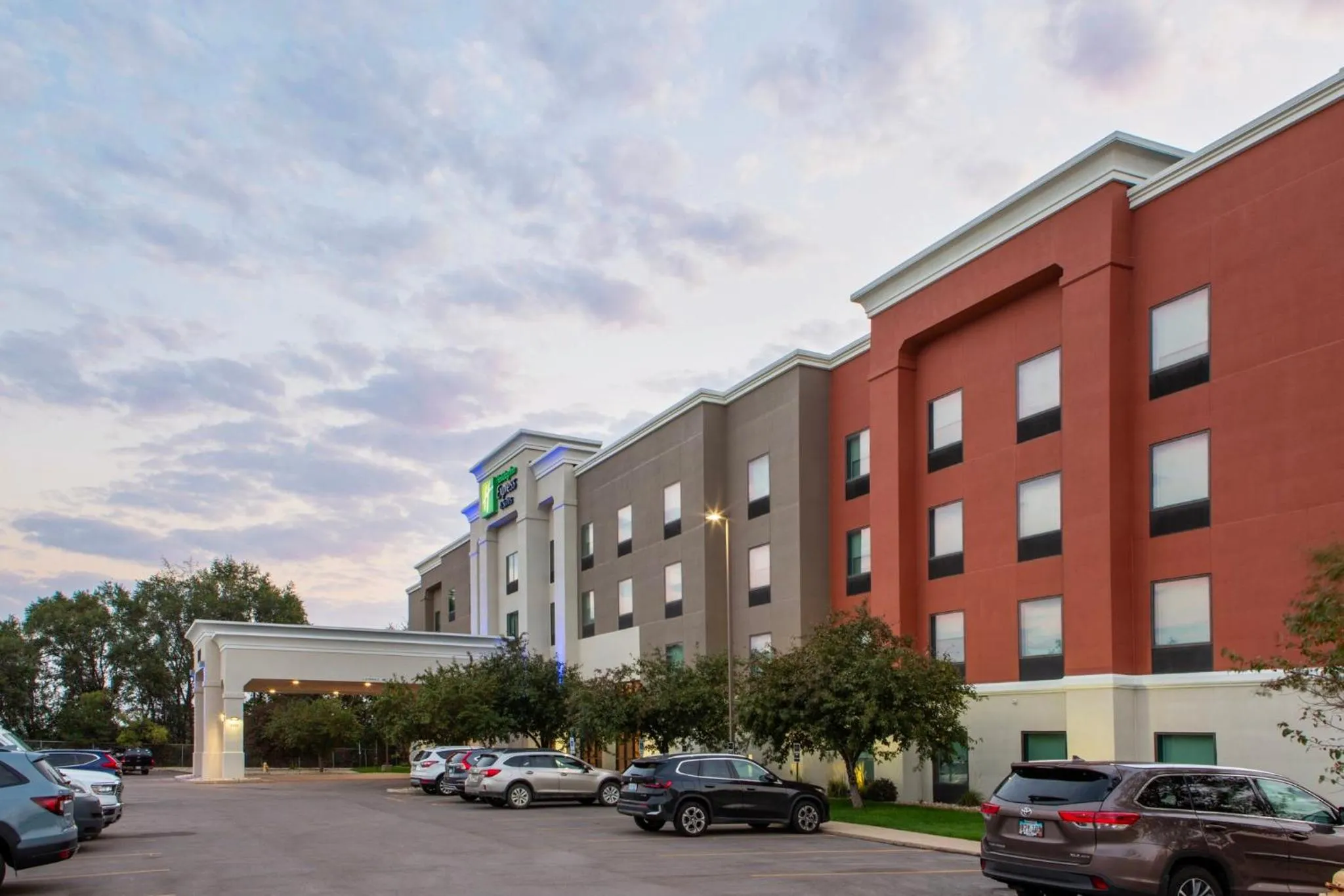 Property building in Holiday Inn Express & Suites Sioux City-South by IHG