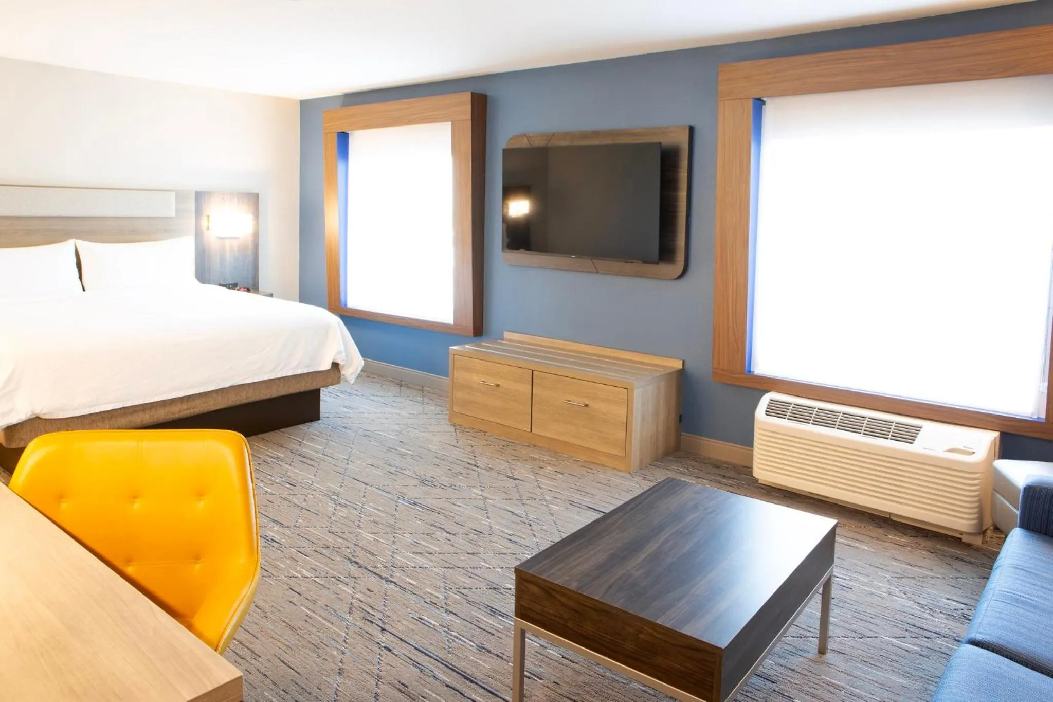 Photo of the whole room, Bed in Holiday Inn Express & Suites Sioux City-South by IHG