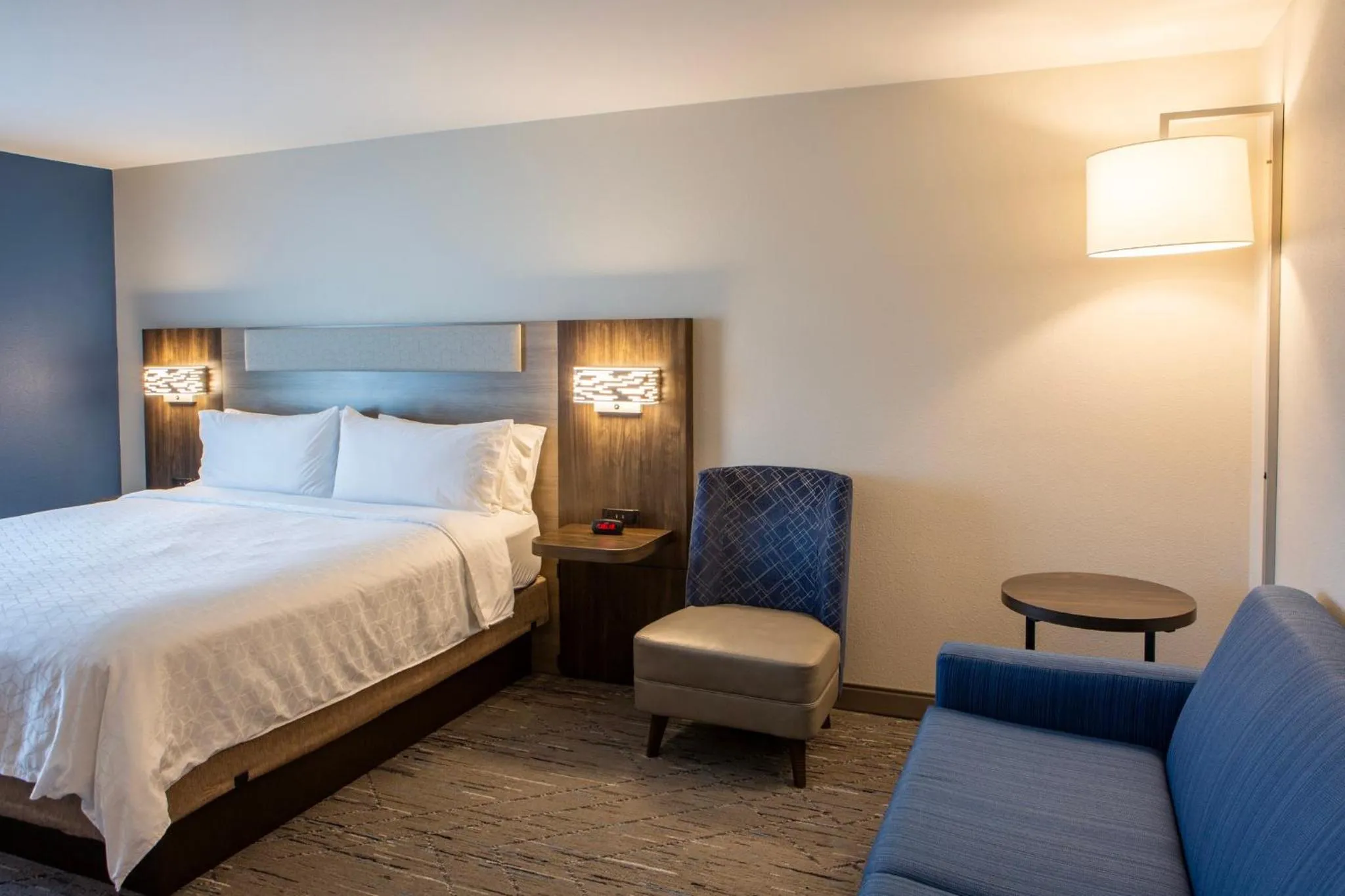 Photo of the whole room, Bed in Holiday Inn Express & Suites Sioux City-South by IHG