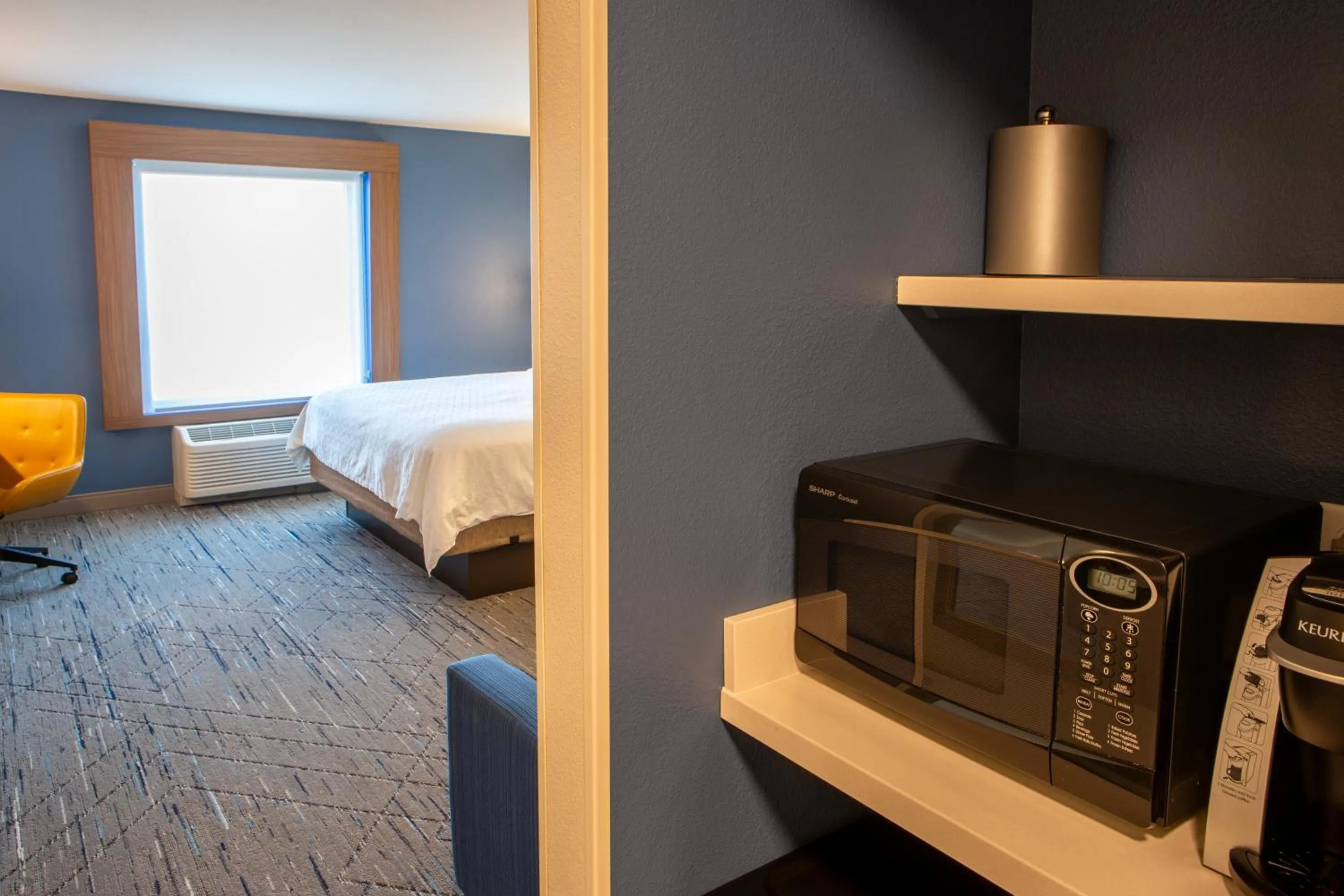 Bed in Holiday Inn Express & Suites Sioux City-South by IHG