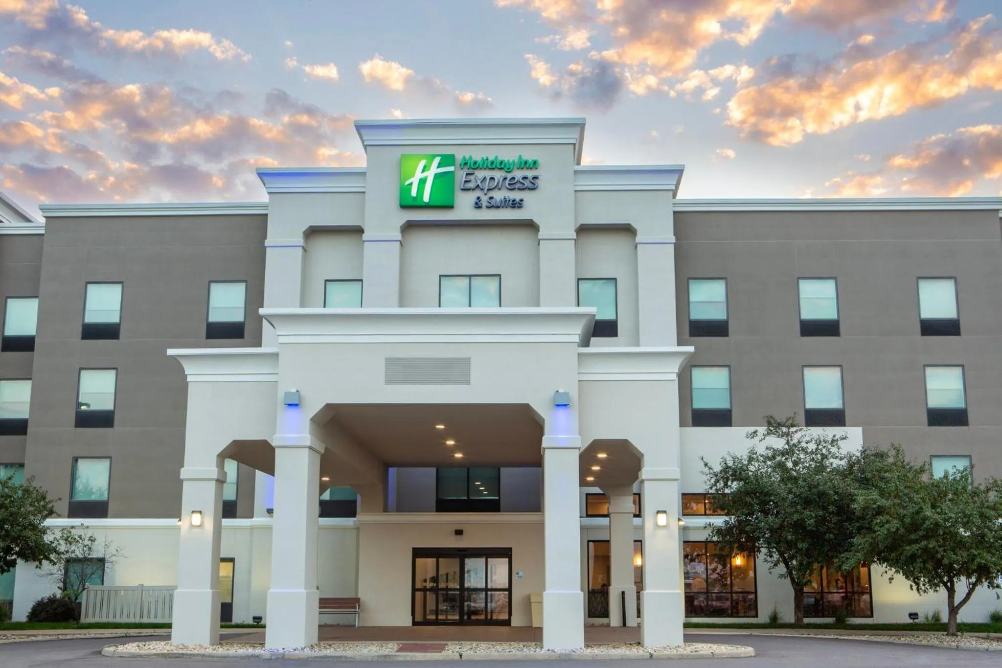 Property building in Holiday Inn Express & Suites Sioux City-South by IHG