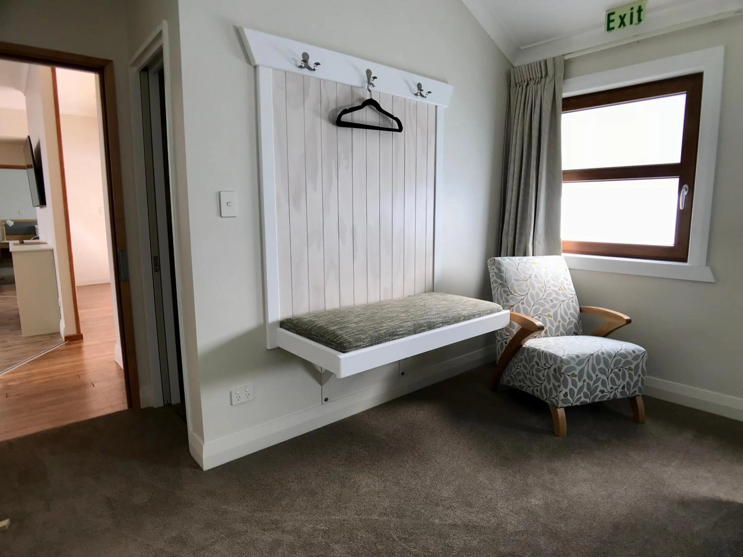 Skiing, Bed in Arthur's Pass Motel & Lodge