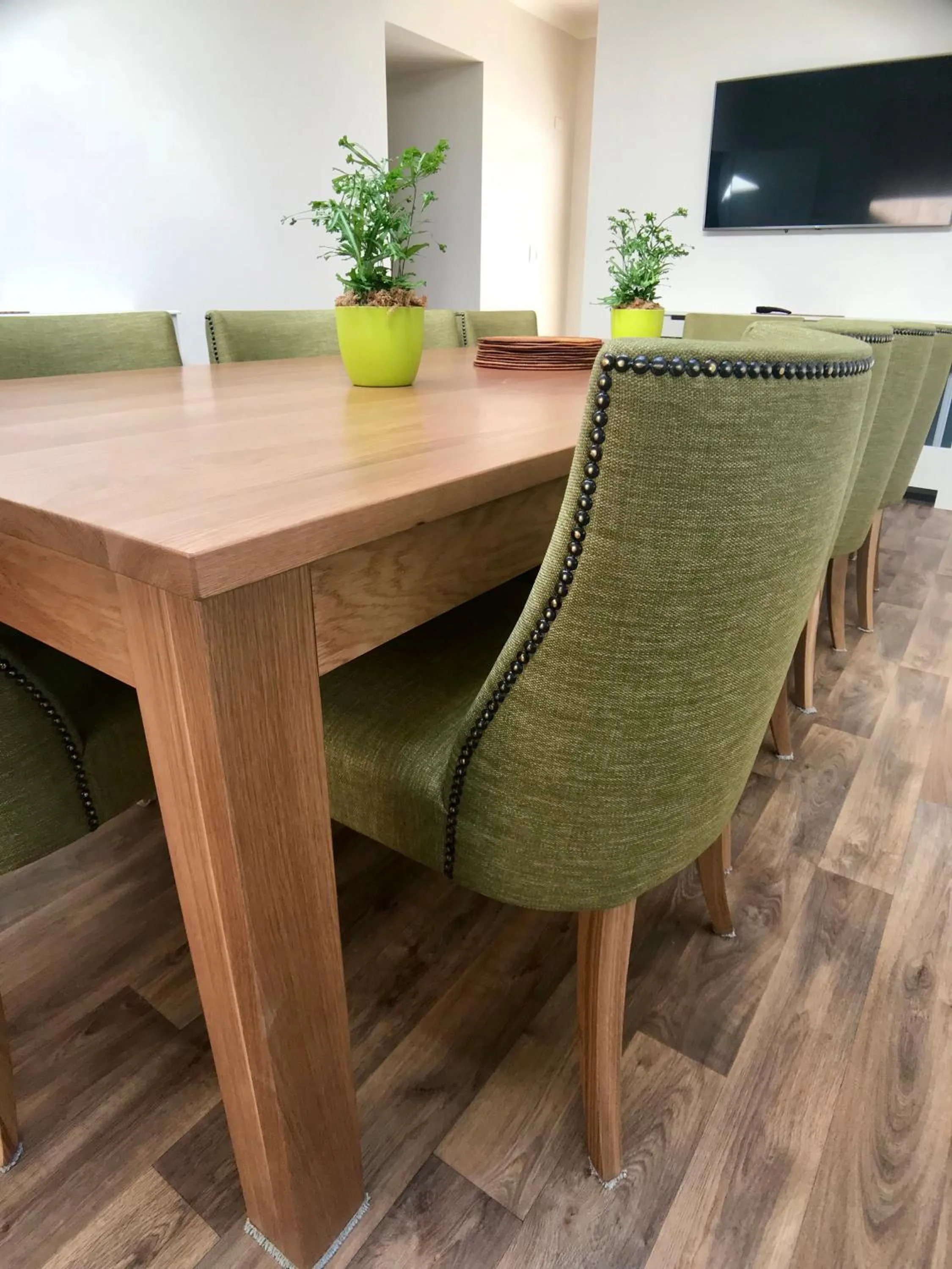 Communal lounge/ TV room in Arthur's Pass Motel & Lodge