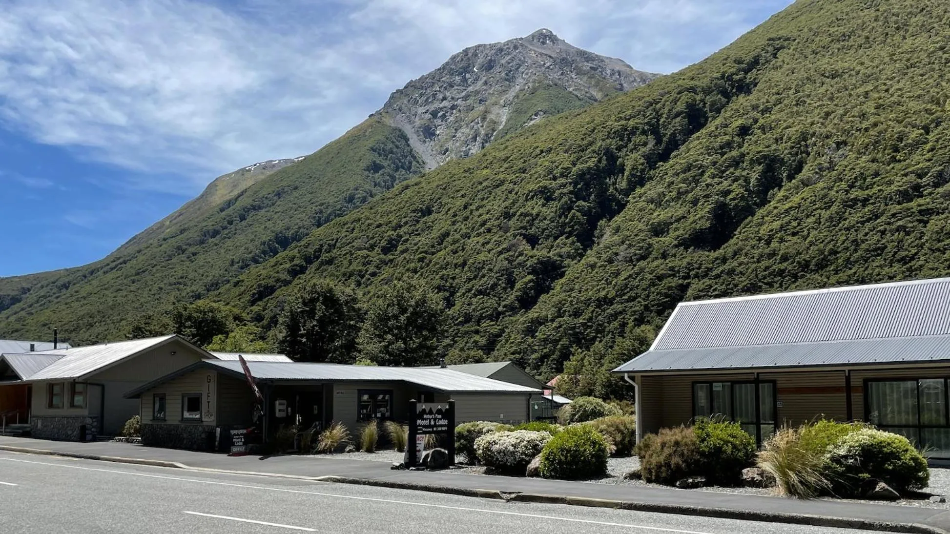Property building in Arthur's Pass Motel & Lodge