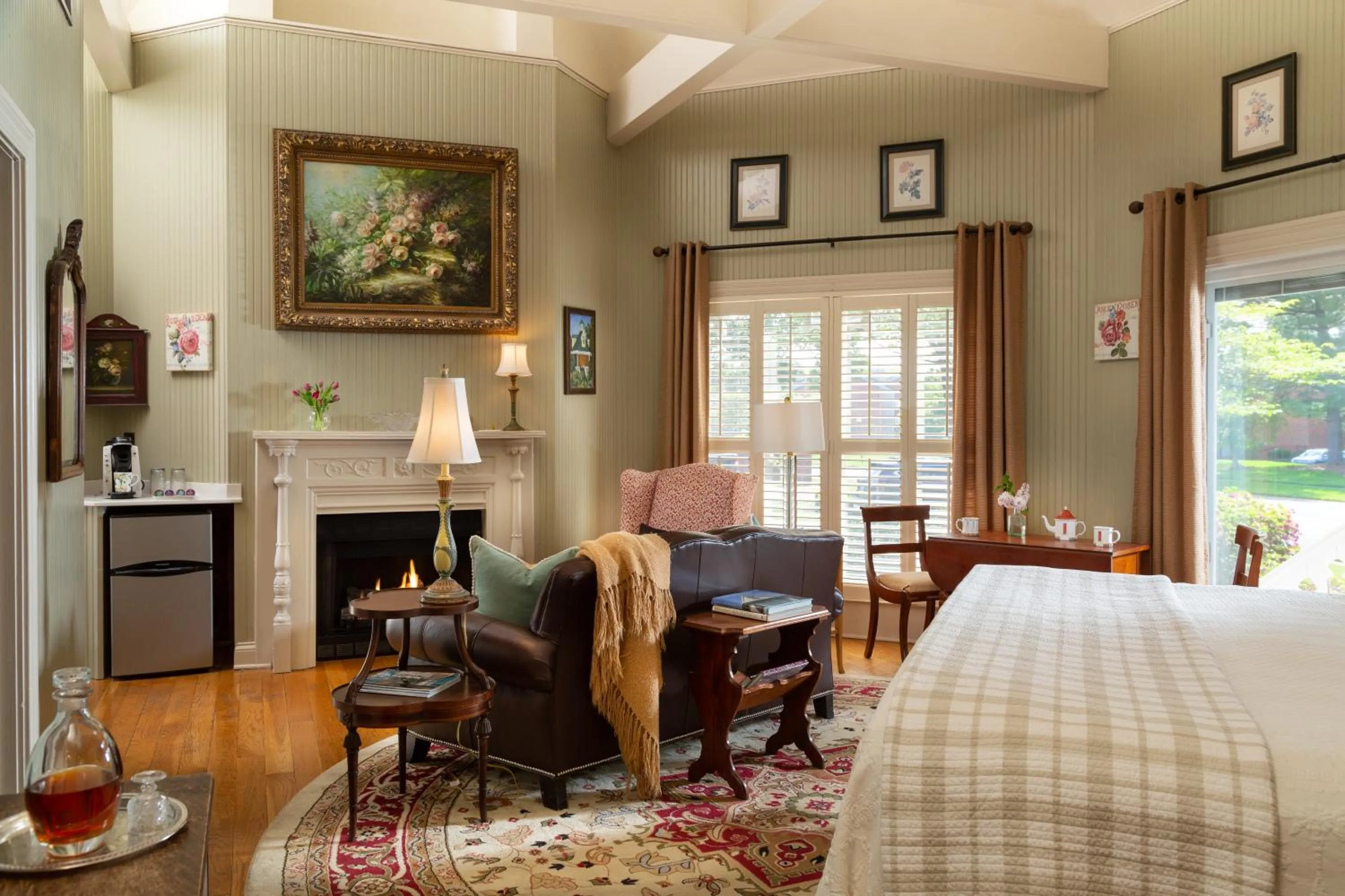 Bed in Inn at Woodhaven-In the Heart of the Bourbon Trail-Over 12 Distilleries Nearby