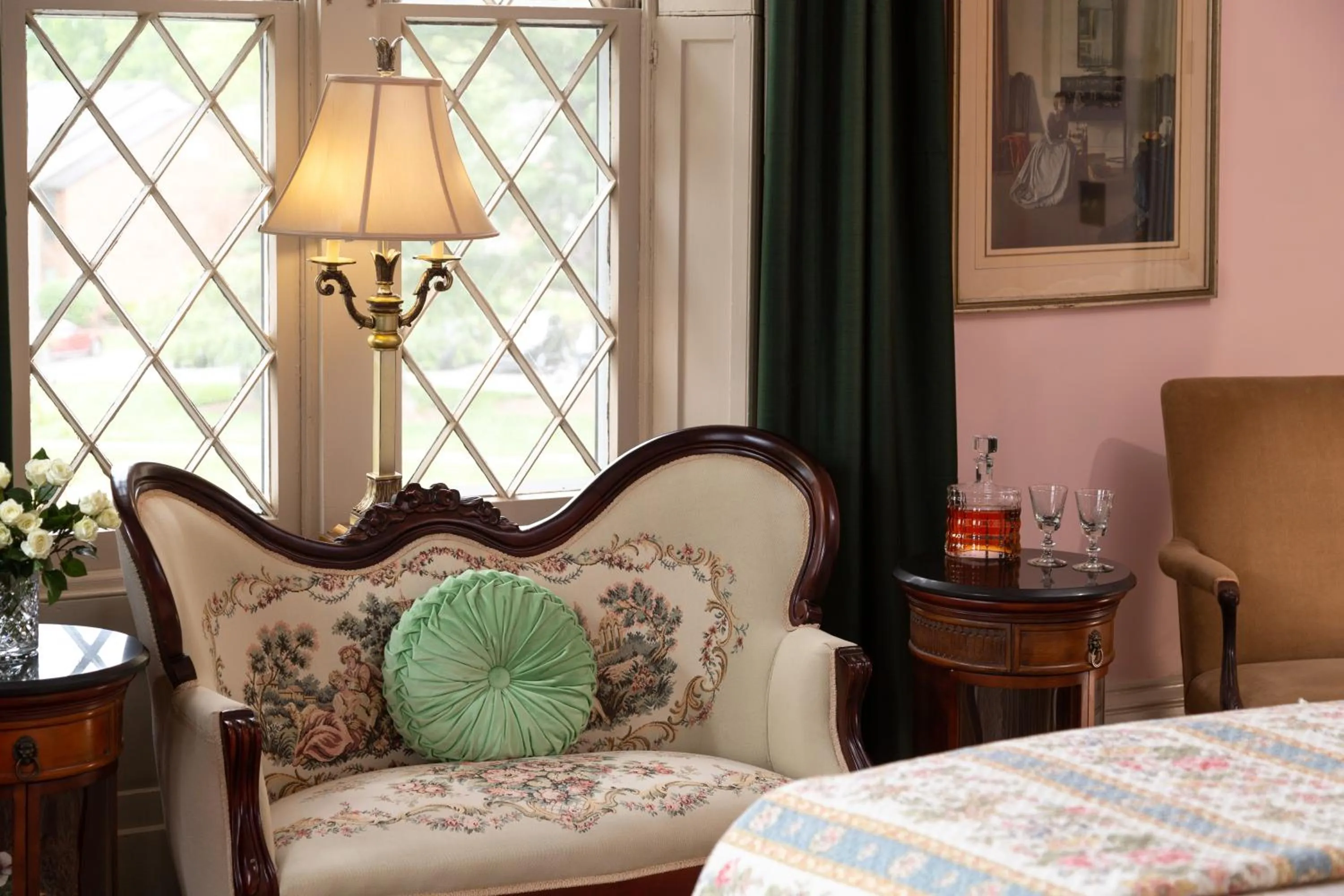 Bed in Inn at Woodhaven-In the Heart of the Bourbon Trail-Over 12 Distilleries Nearby